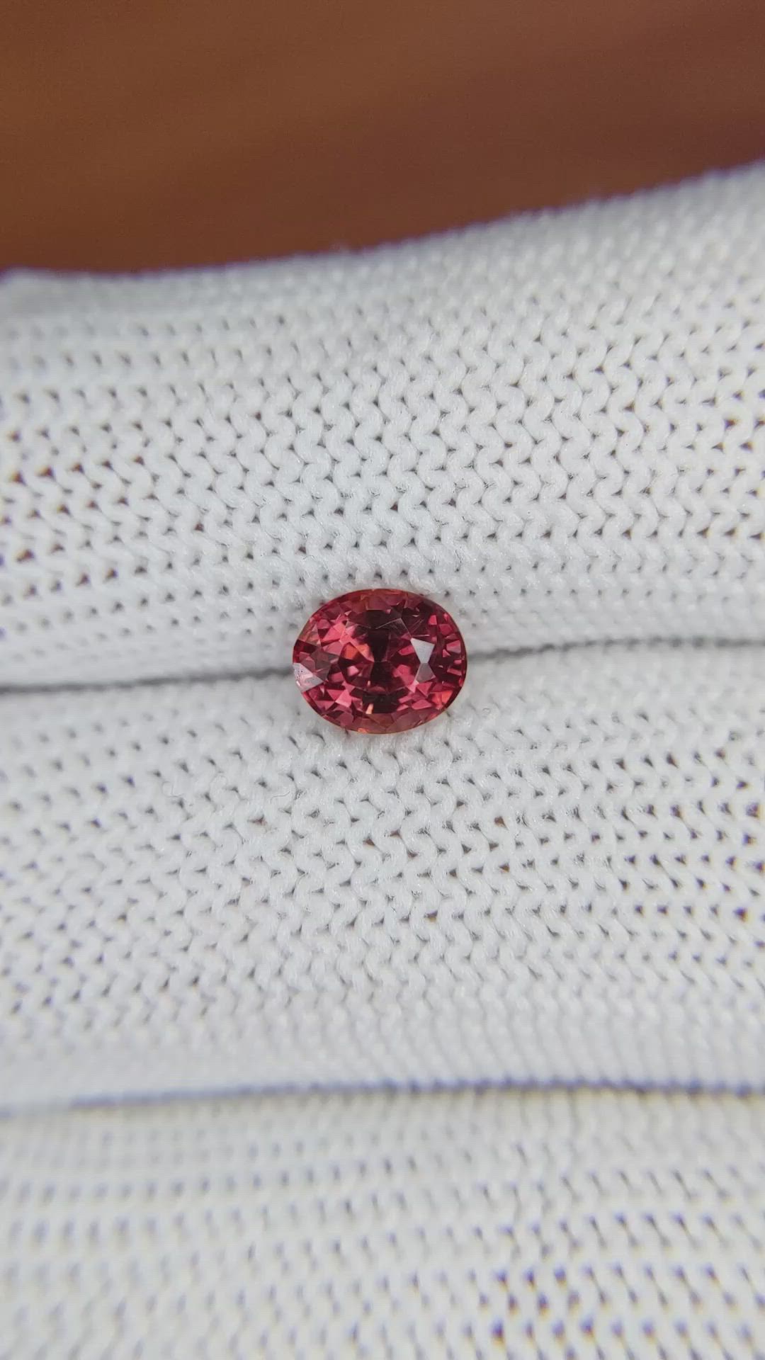 1.23 Ct. Padparadscha Sapphire from Ceylon (Sri Lanka) Size Video