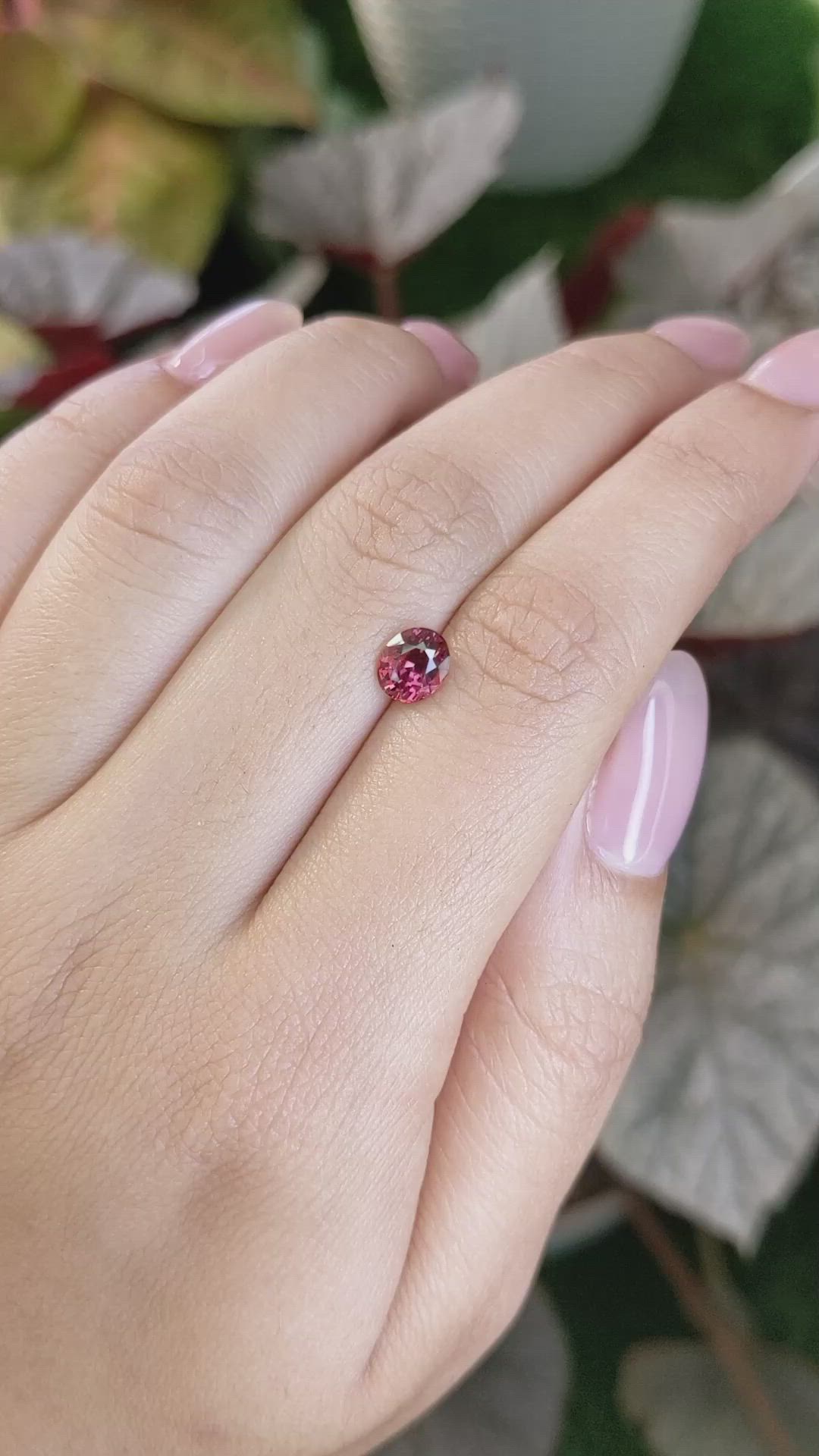 1.23 Ct. Padparadscha Sapphire from Ceylon (Sri Lanka) Size Video
