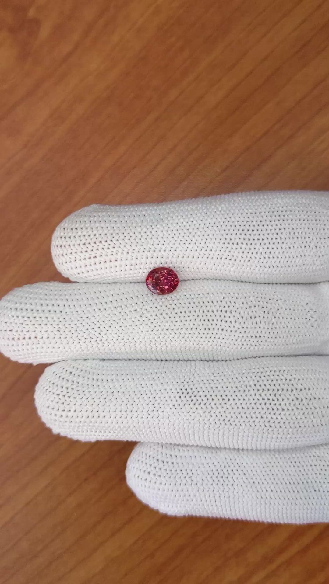 1.23 Ct. Padparadscha Sapphire from Ceylon (Sri Lanka) Size Video