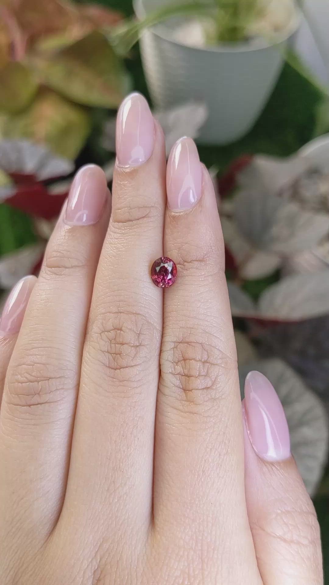 1.23 Ct. Padparadscha Sapphire from Ceylon (Sri Lanka) Size Video