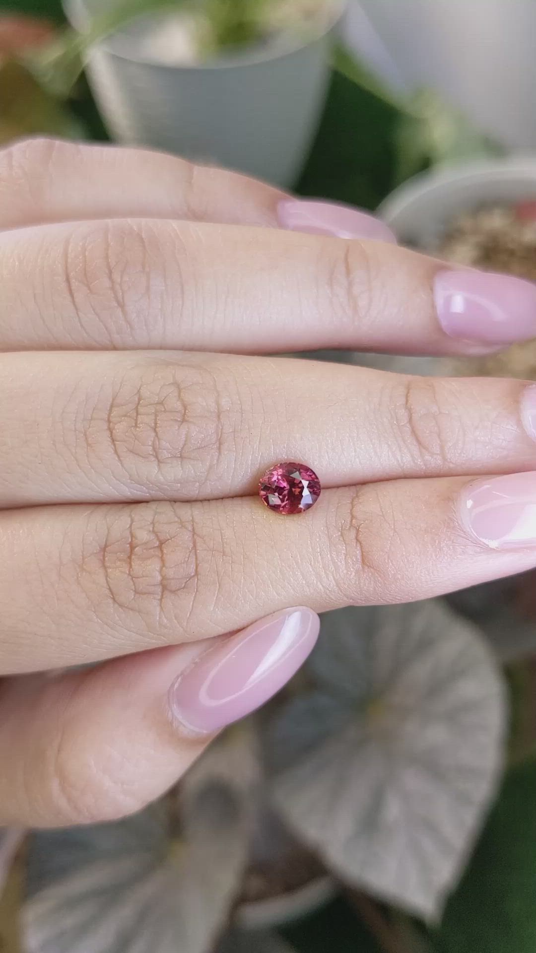 1.23 Ct. Padparadscha Sapphire from Ceylon (Sri Lanka) Size Video