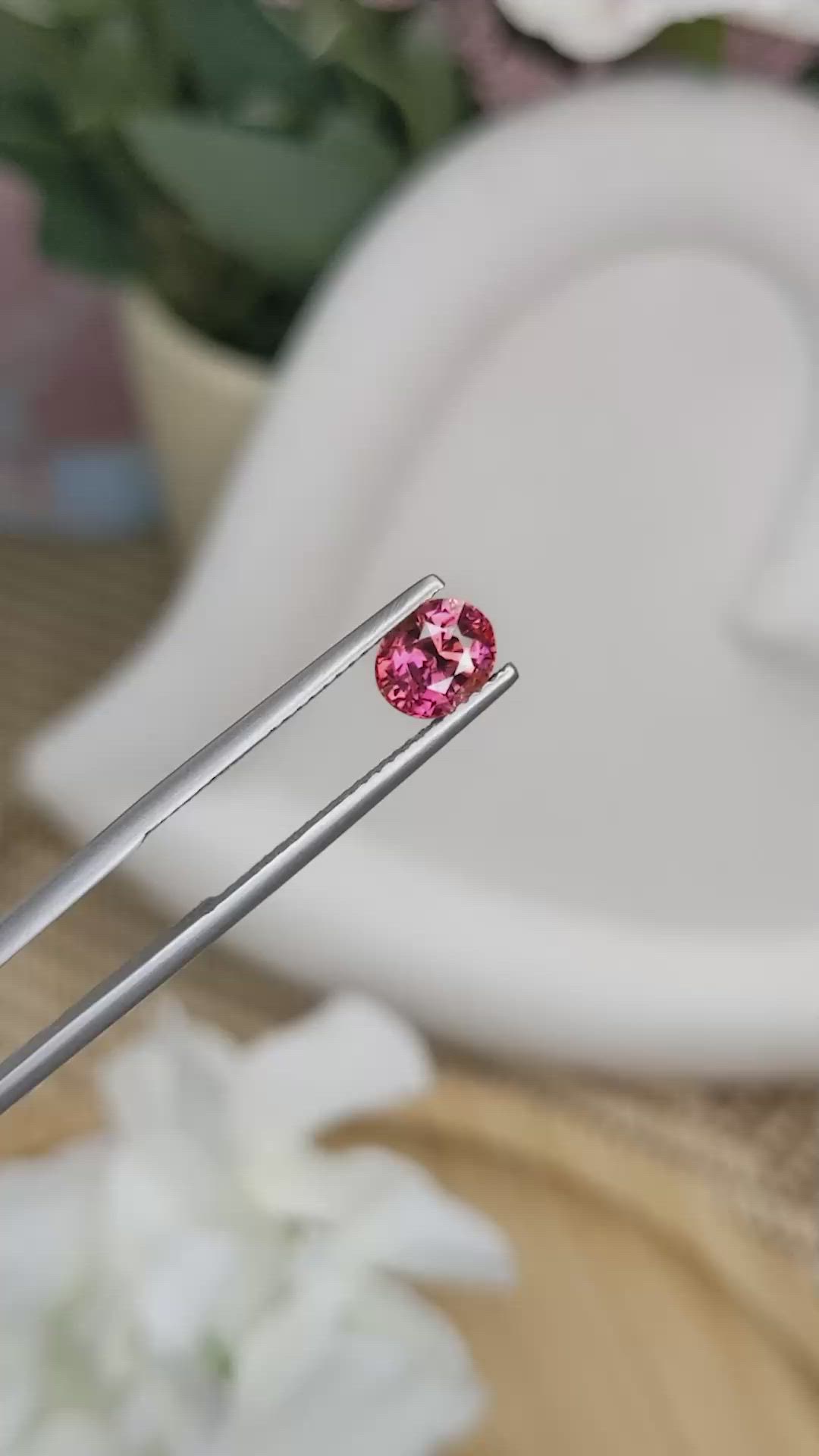 1.23 Ct. Padparadscha Sapphire from Ceylon (Sri Lanka) Size Video