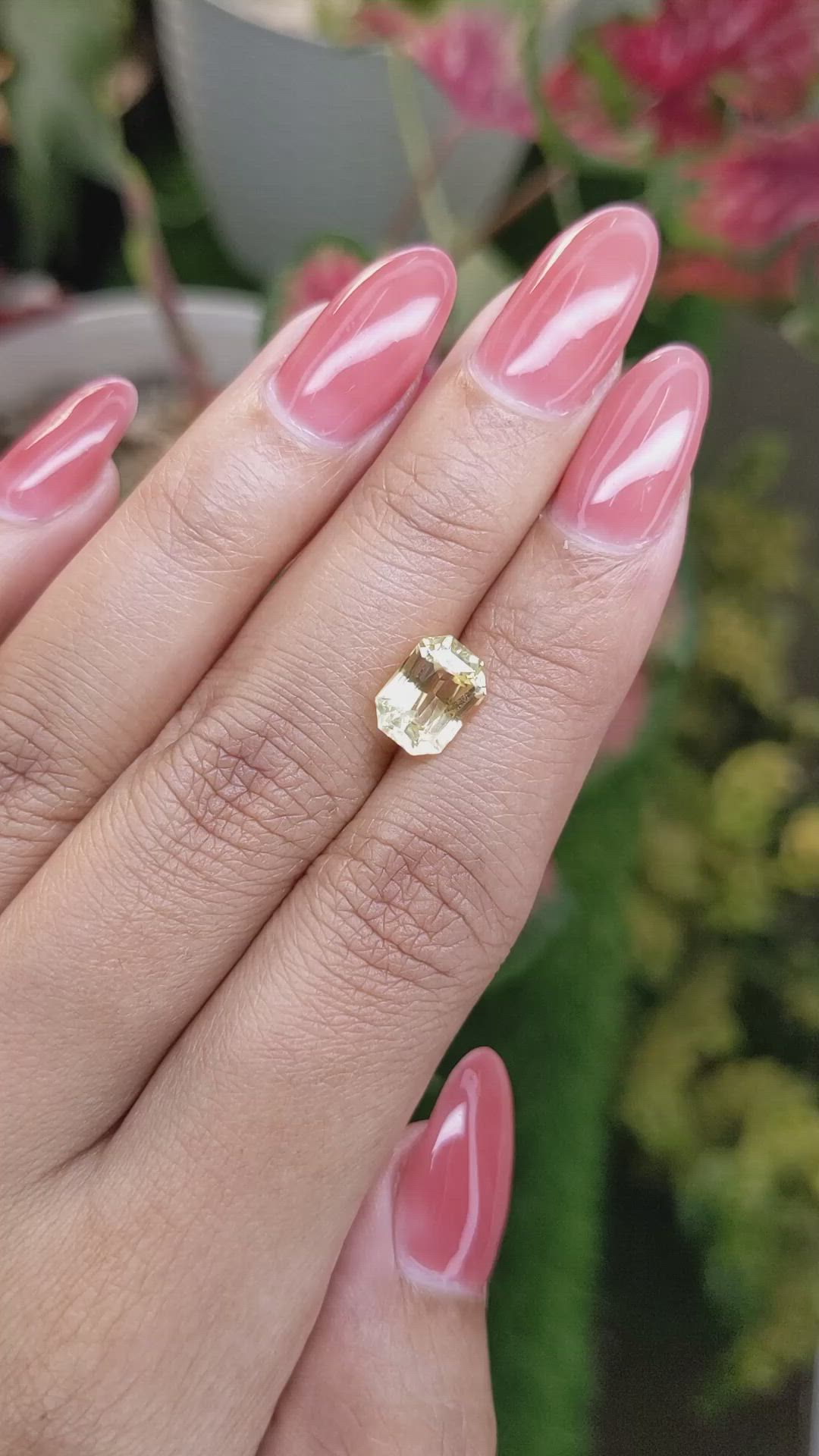 2.71 Ct. Yellow Sapphire from Ceylon (Sri Lanka) Size Video