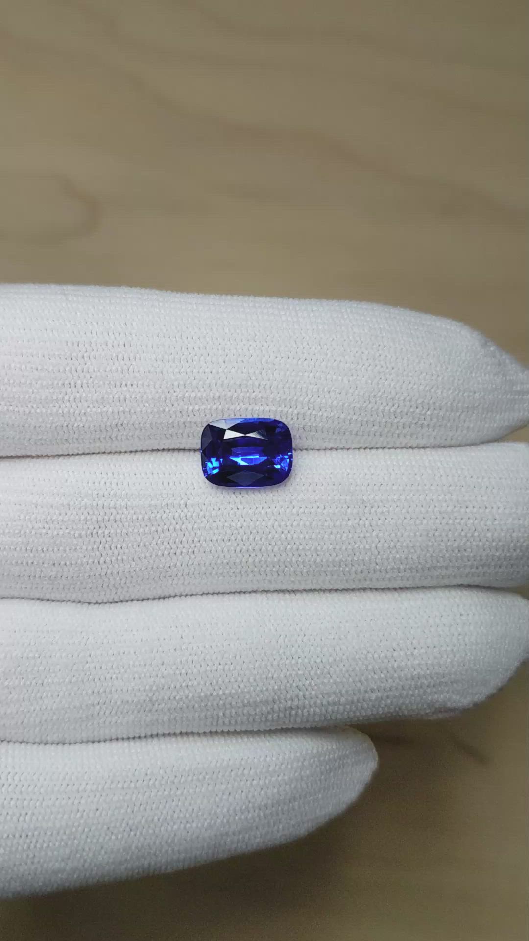 4.45 Ct. Blue Sapphire from Ceylon (Sri Lanka) Size Video