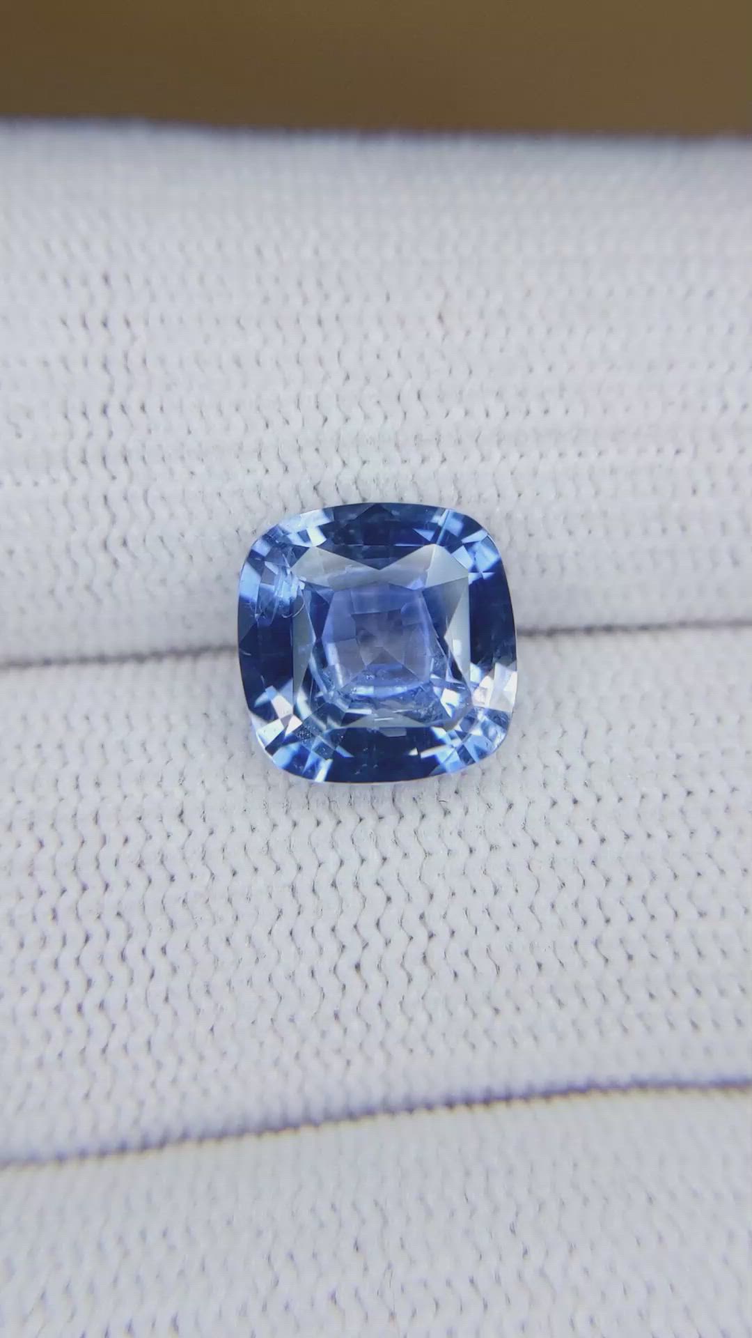 4.31 Ct. Blue Sapphire from Ceylon (Sri Lanka) Size Video