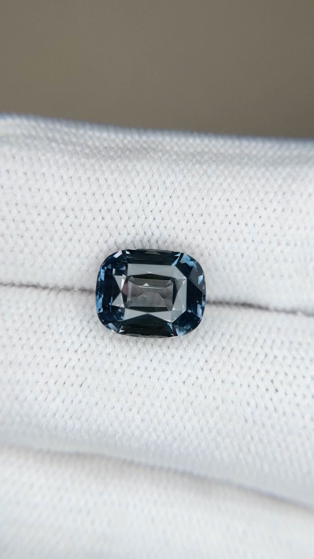 4.39 Ct. Greenish Blue Sapphire from Ceylon (Sri Lanka) Size Video