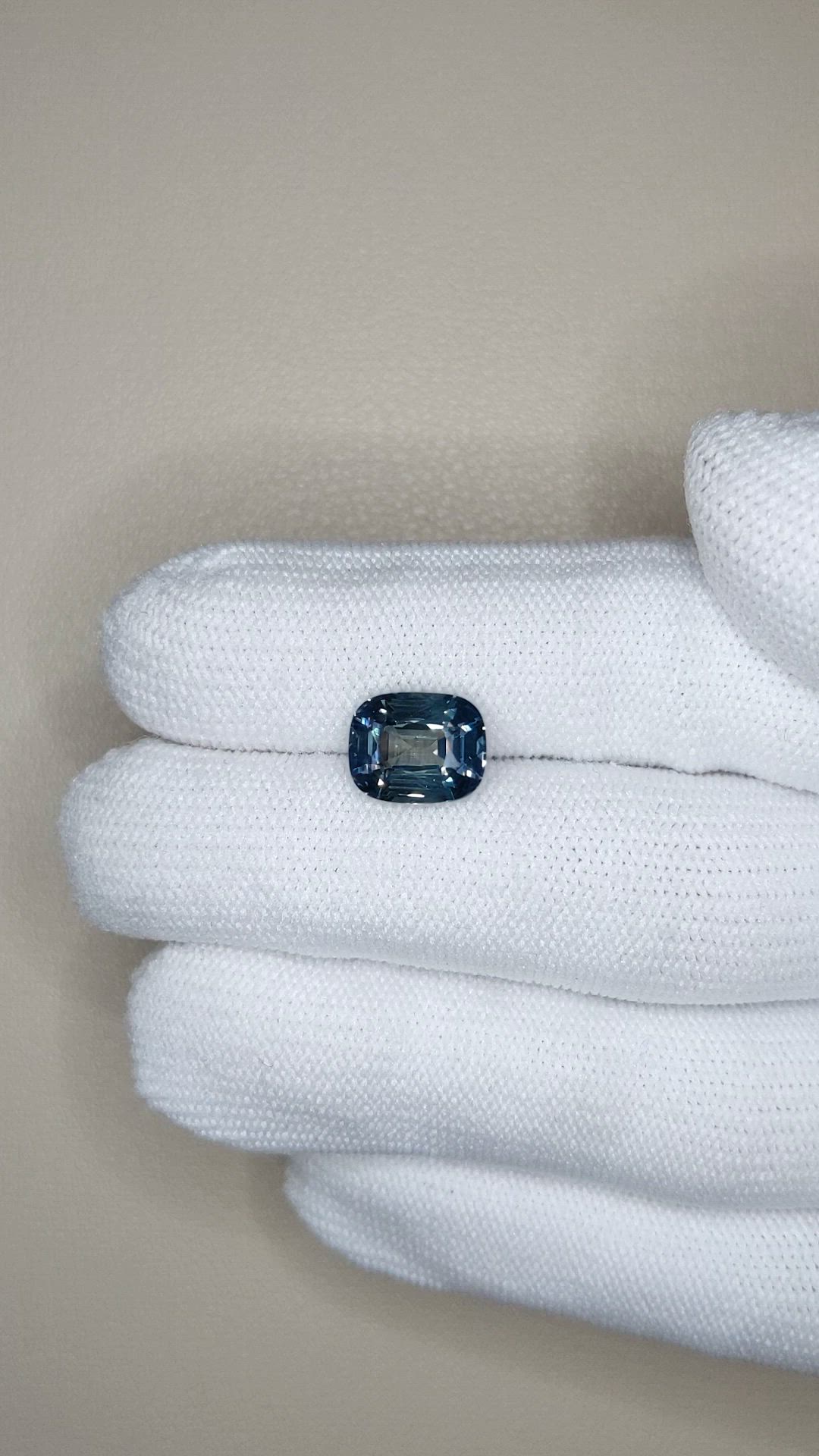 4.39 Ct. Greenish Blue Sapphire from Ceylon (Sri Lanka) Size Video