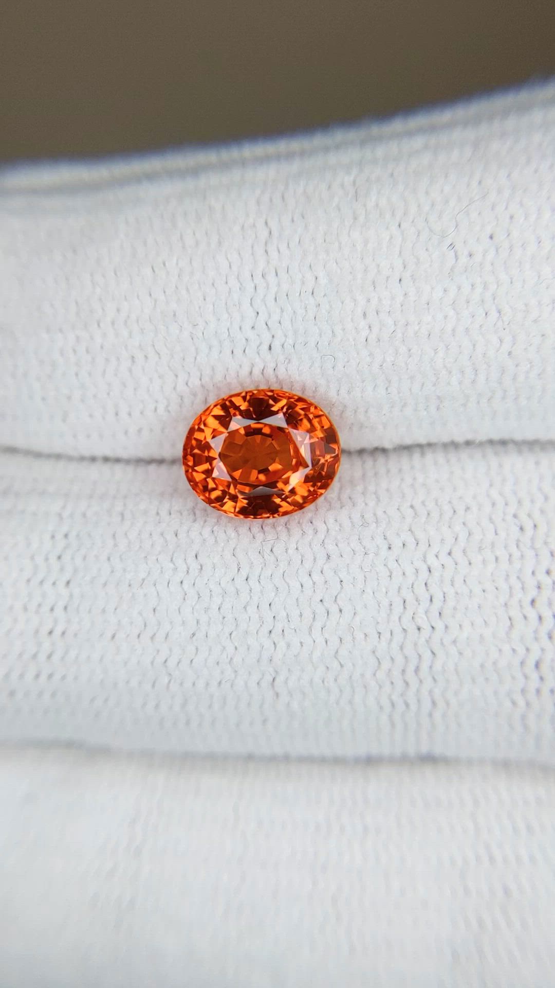2.81 Ct. Orange Sapphire from Ceylon (Sri Lanka) Size Video