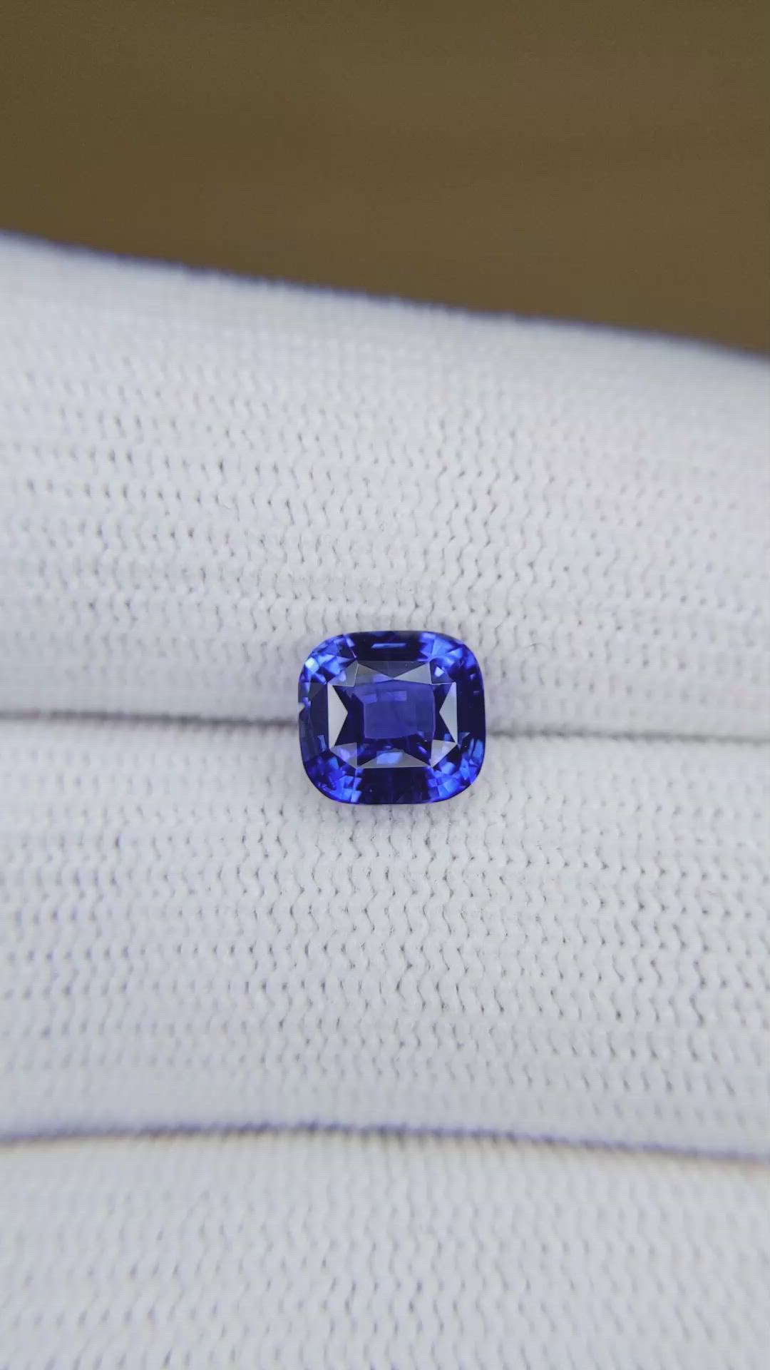 2.14 Ct. Blue Sapphire from Ceylon (Sri Lanka) Size Video