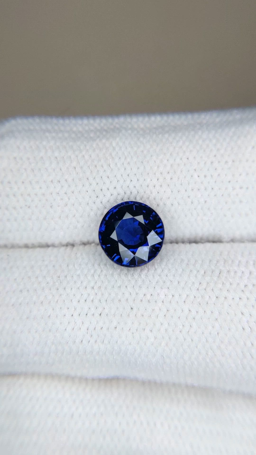 2.34 Ct. Blue Sapphire from Ceylon (Sri Lanka) Size Video