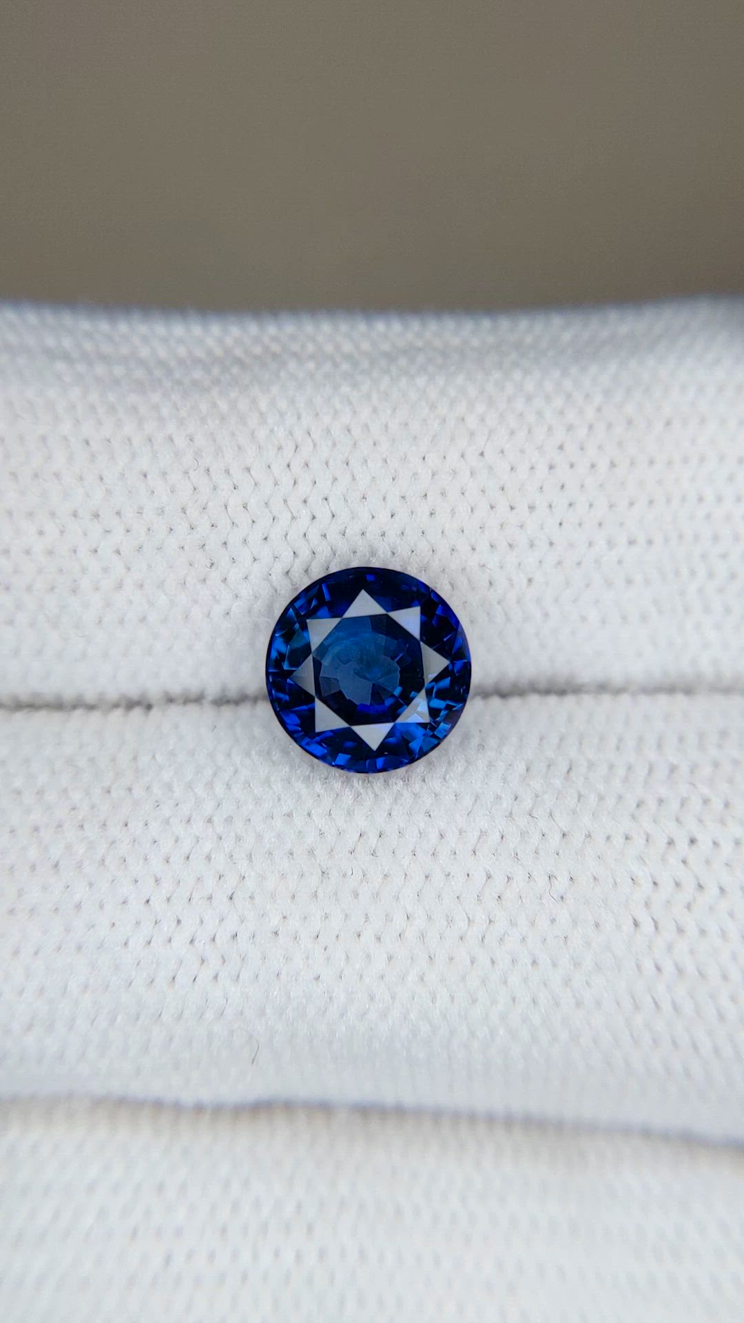 2.58 Ct. Blue Sapphire from Ceylon (Sri Lanka) Size Video