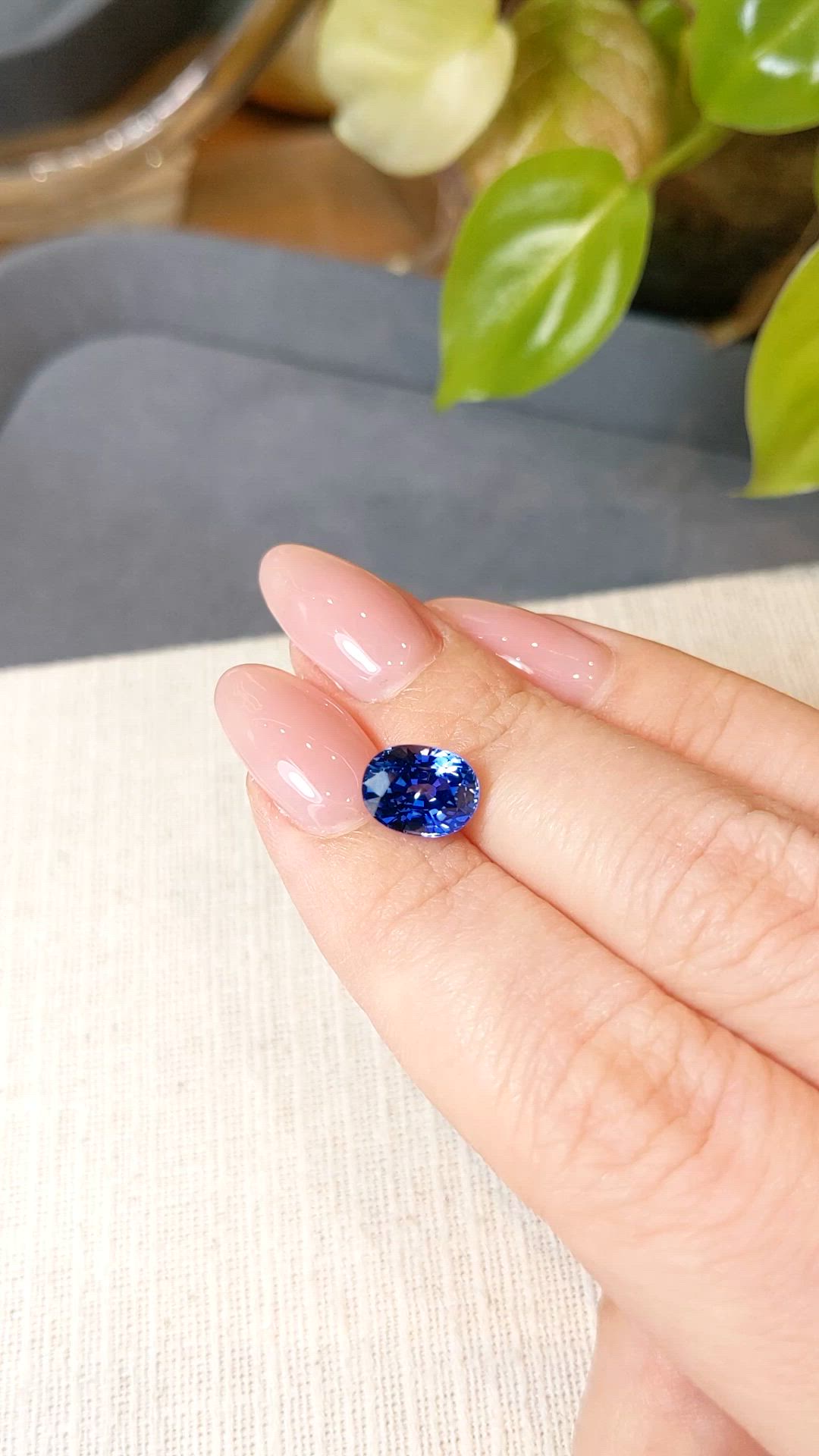3.23 Ct. Blue Sapphire from Ceylon (Sri Lanka) Size Video