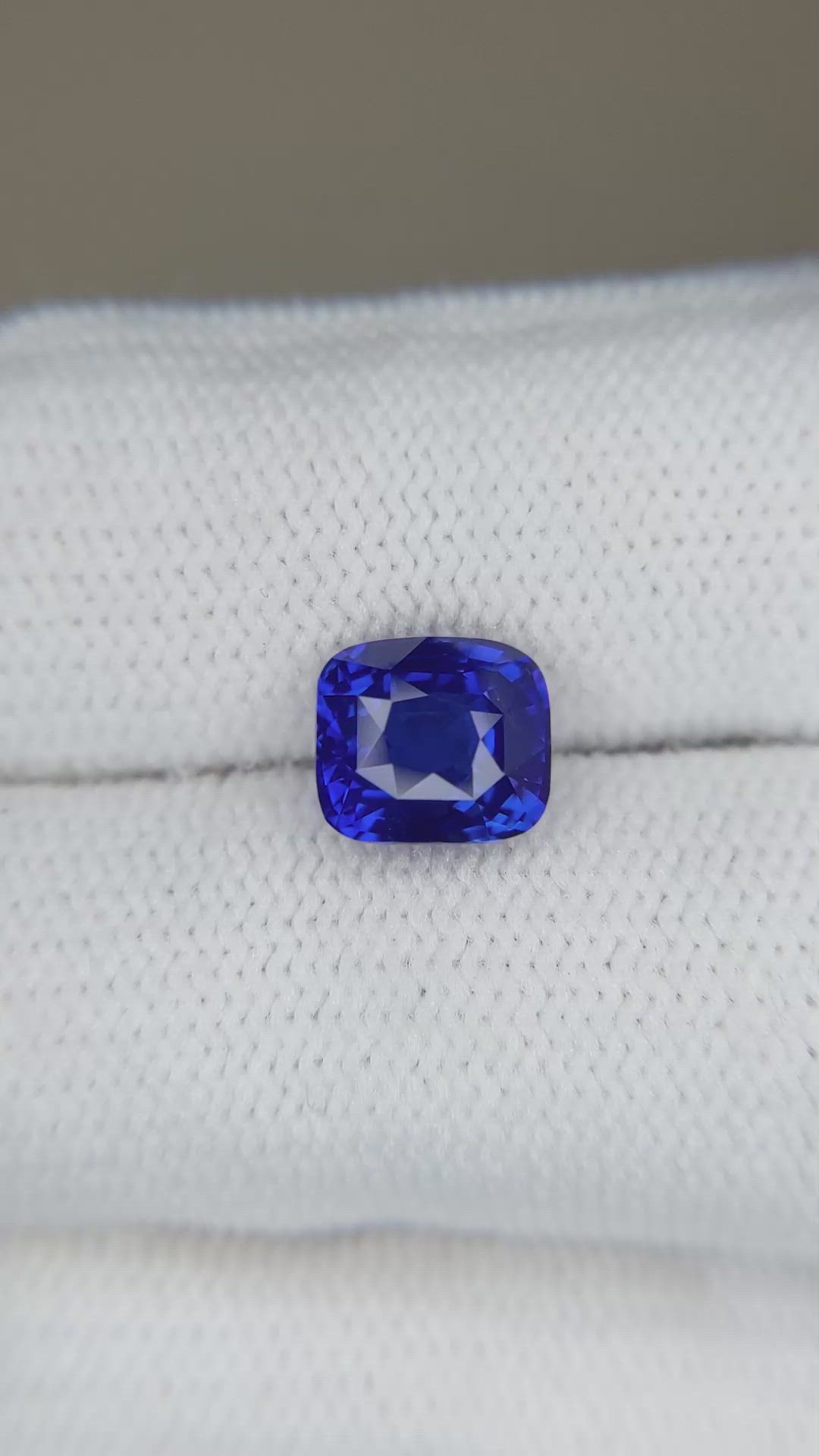 2.58 Ct. Blue Sapphire from Ceylon (Sri Lanka) Size Video