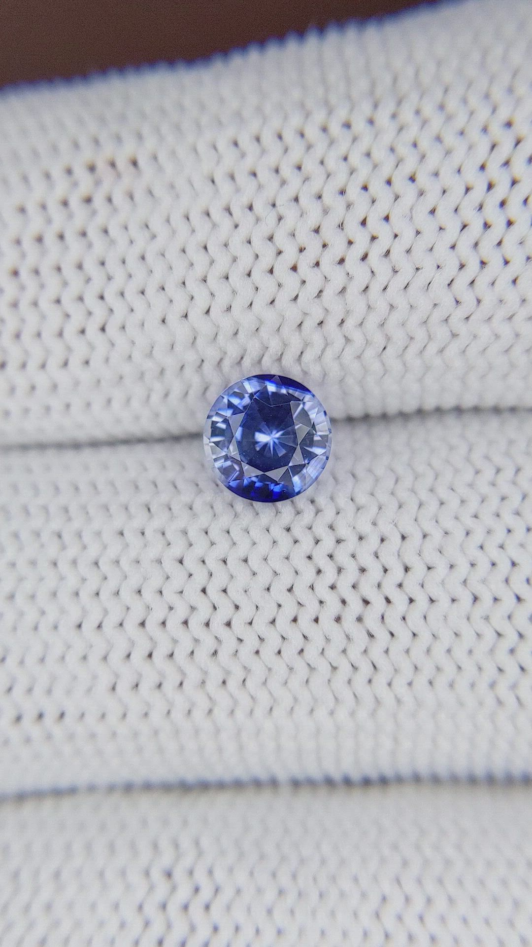 1.00 Ct. Blue Sapphire from Ceylon (Sri Lanka) Size Video