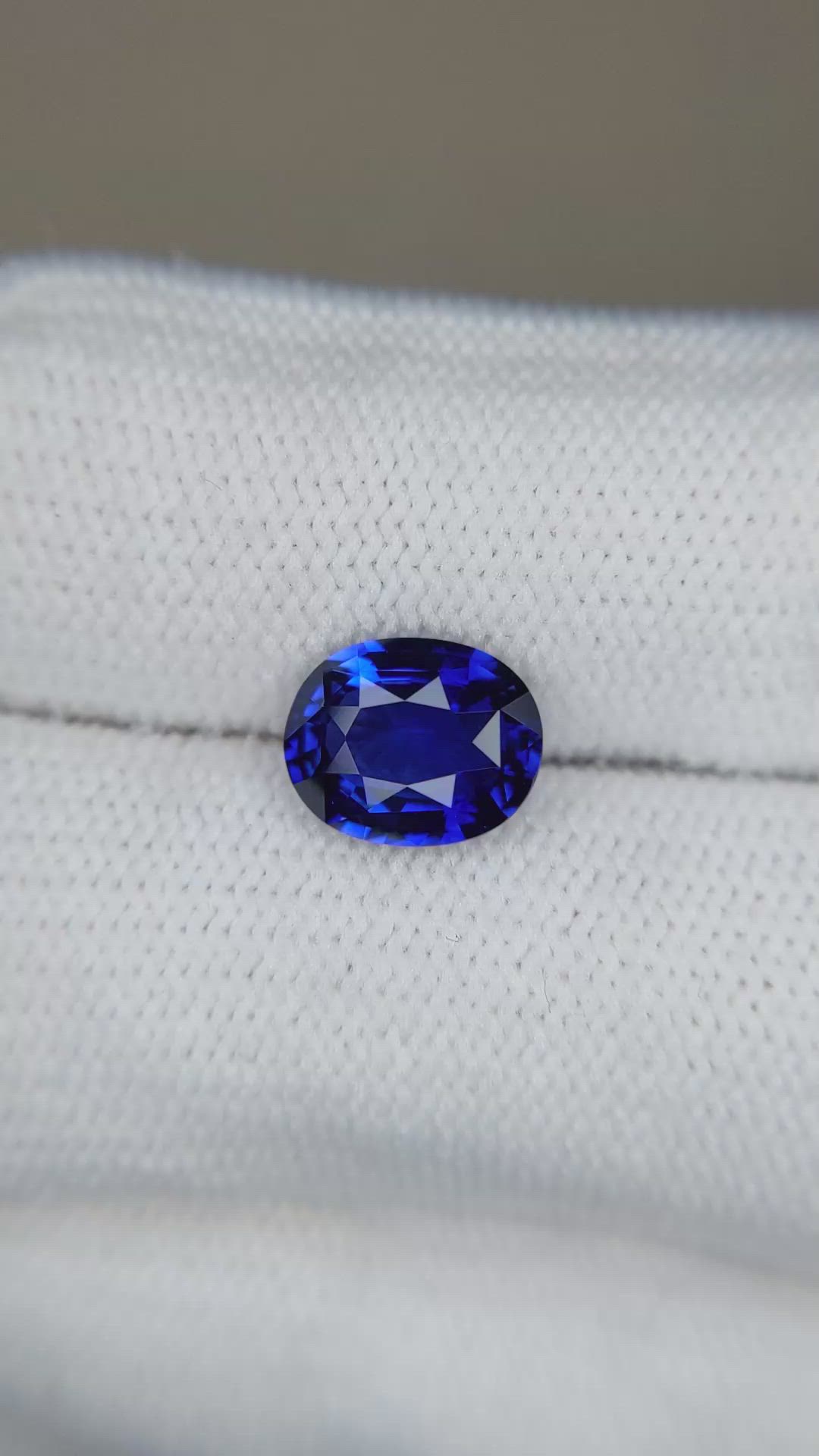 2.53 Ct. Blue Sapphire from Ceylon (Sri Lanka) Size Video