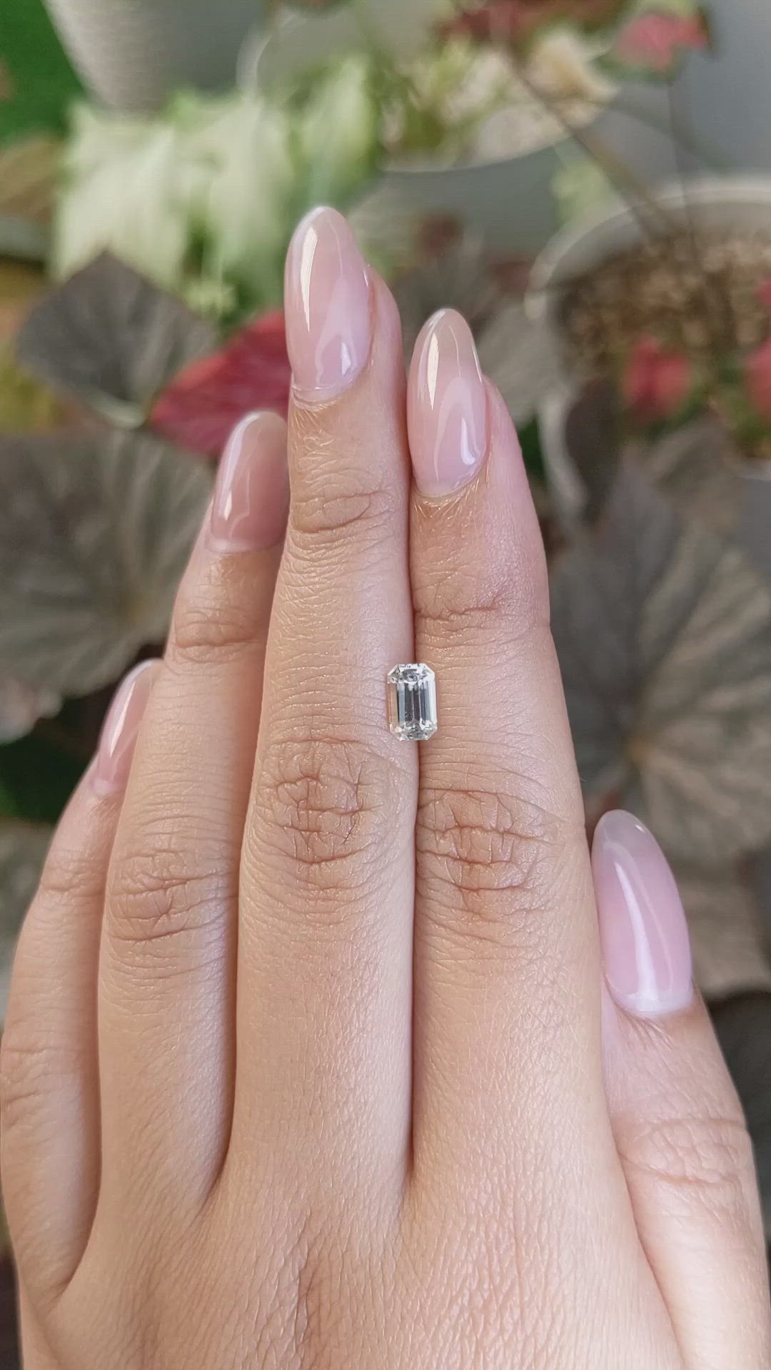 1.04 Ct. White Sapphire from Ceylon (Sri Lanka) Size Video