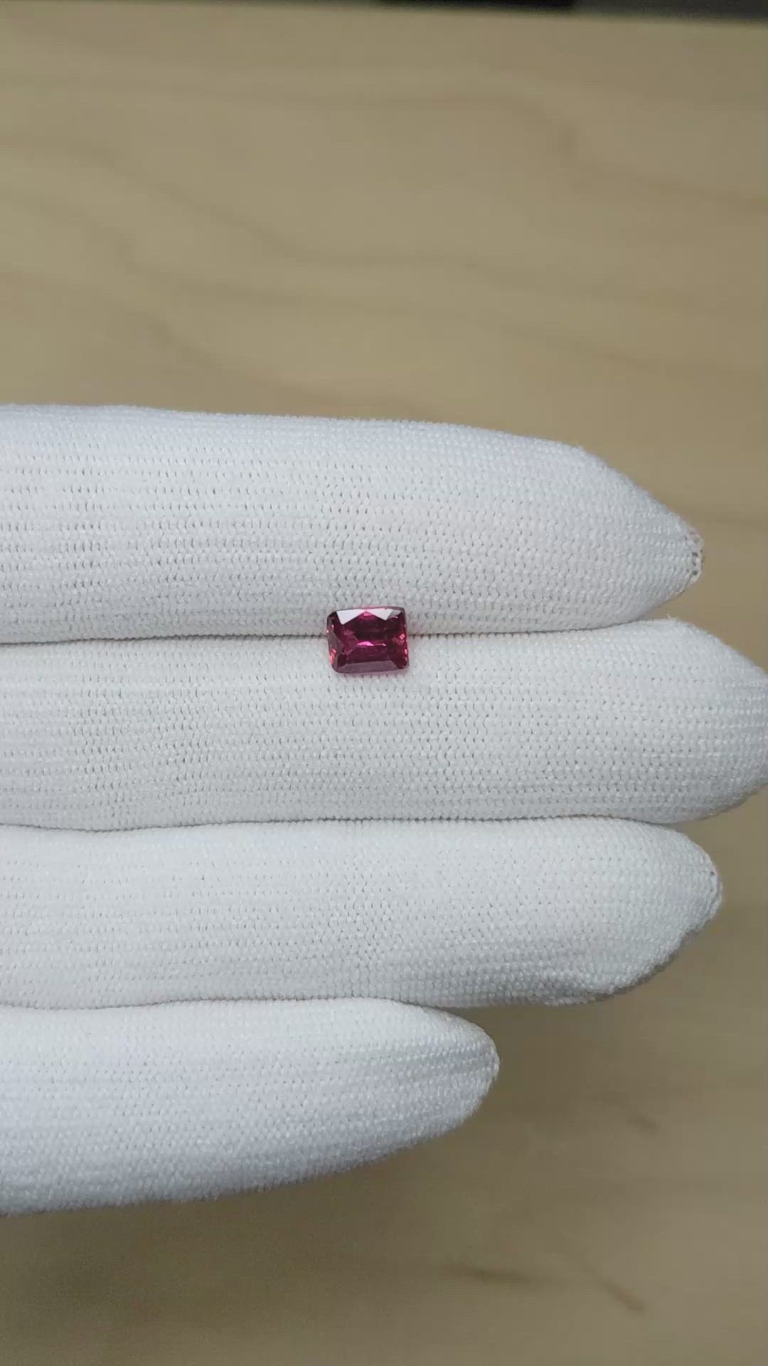 1.58 Ct. Padparadscha Sapphire from Ceylon (Sri Lanka) Size Video