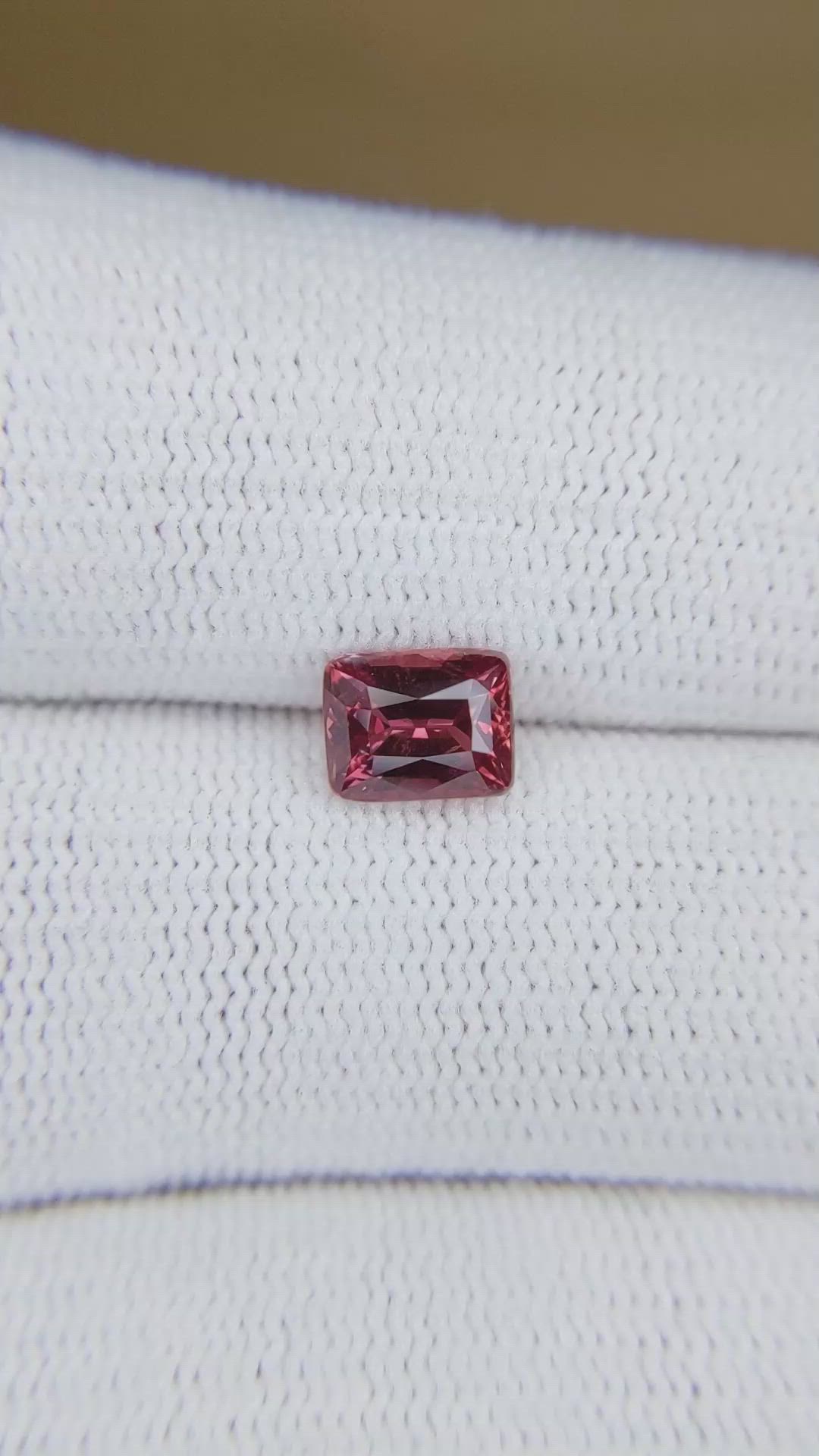 1.58 Ct. Padparadscha Sapphire from Ceylon (Sri Lanka) Size Video