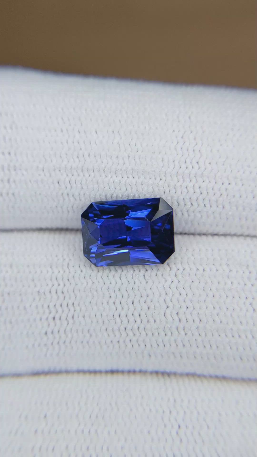 4.52 Ct. Blue Sapphire from Ceylon (Sri Lanka) Size Video