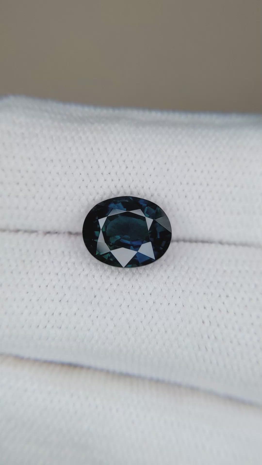 3.70 Ct. Greenish Blue Sapphire from Ceylon (Sri Lanka) Size Video