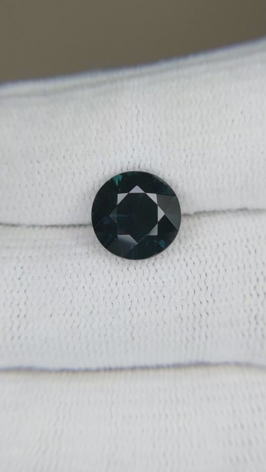4.23 Ct. Greenish Blue Sapphire from Ceylon (Sri Lanka) Size Video