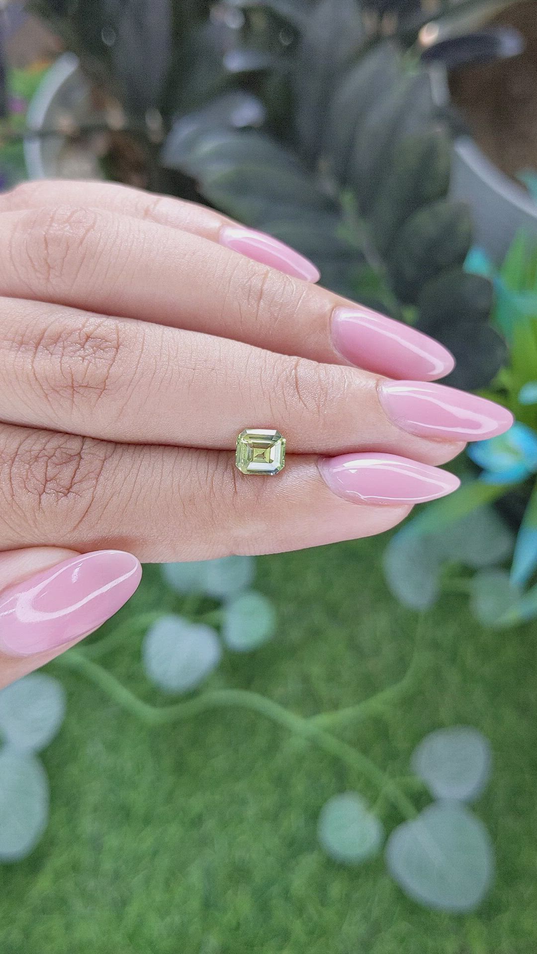 1.09 Ct. Yellowish Green Sapphire from Ceylon (Sri Lanka) Size Video