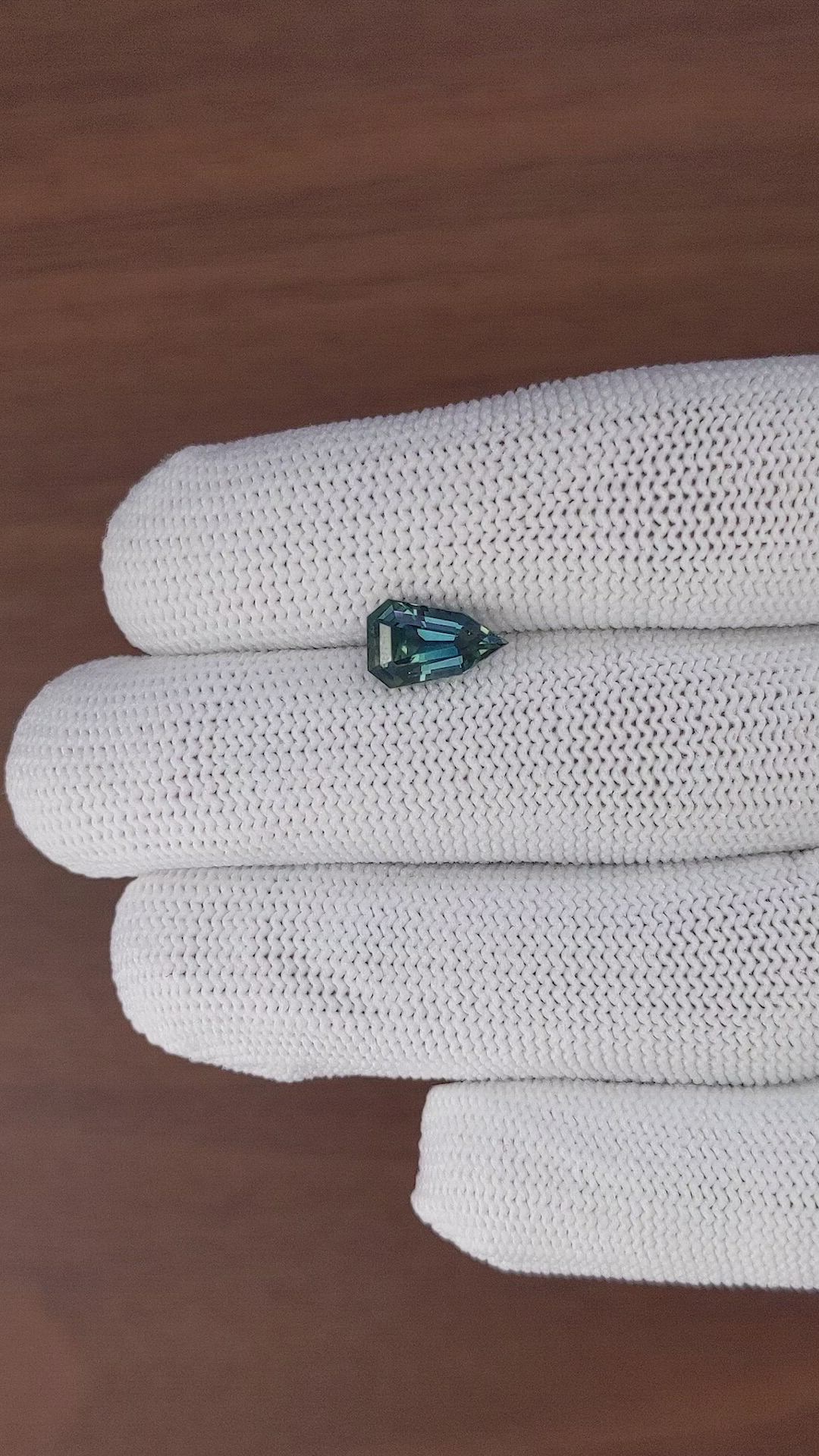 2.22 Ct. Greenish Blue Sapphire from Ceylon (Sri Lanka) Size Video
