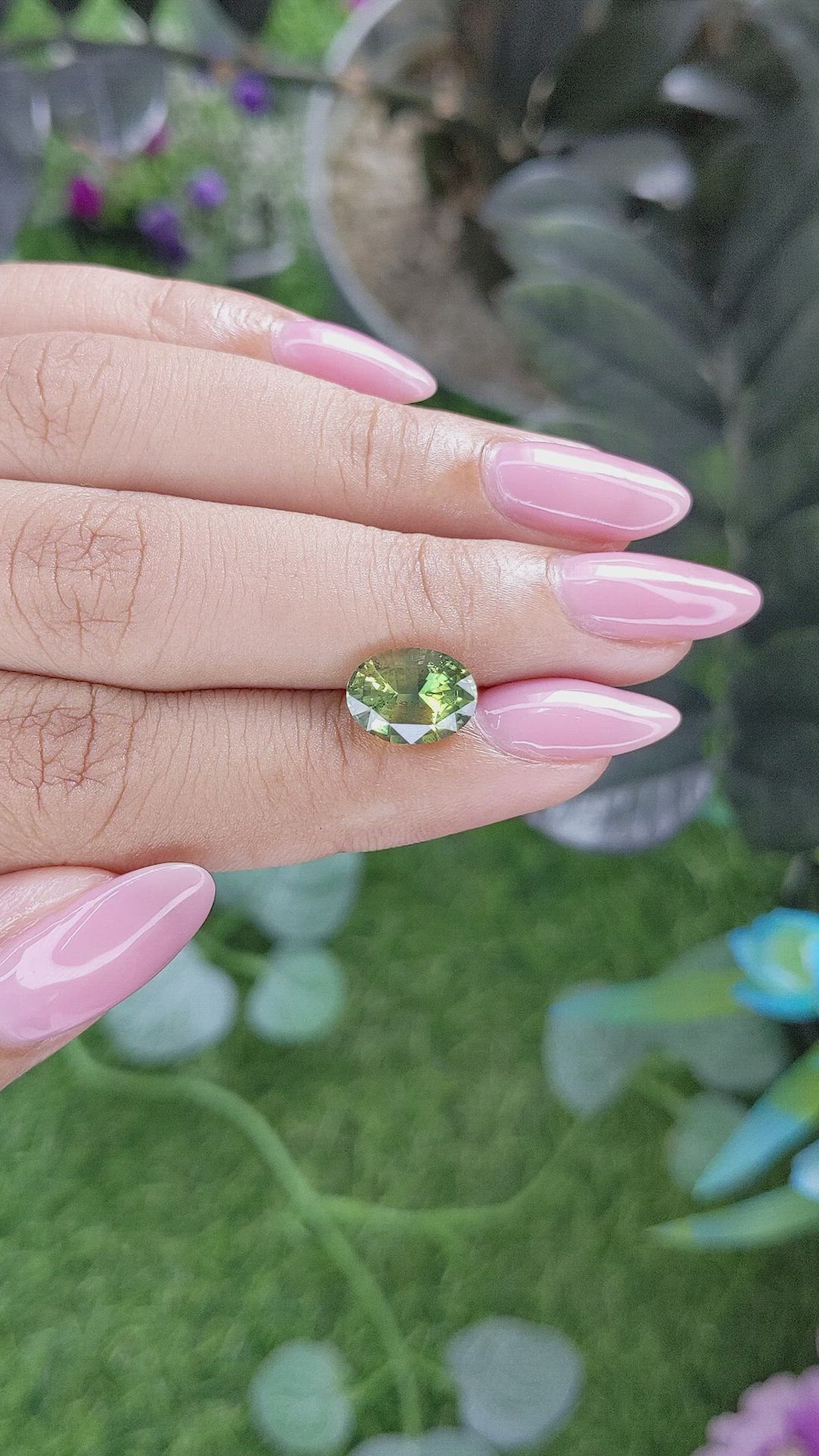 3.04 Ct. Yellowish Green Sapphire from Ceylon (Sri Lanka) Size Video