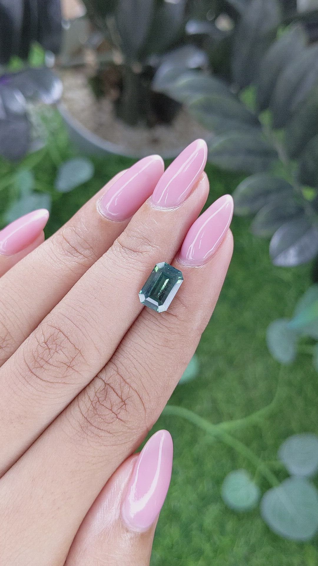 3.15 Ct. Green Sapphire from Ceylon (Sri Lanka) Size Video