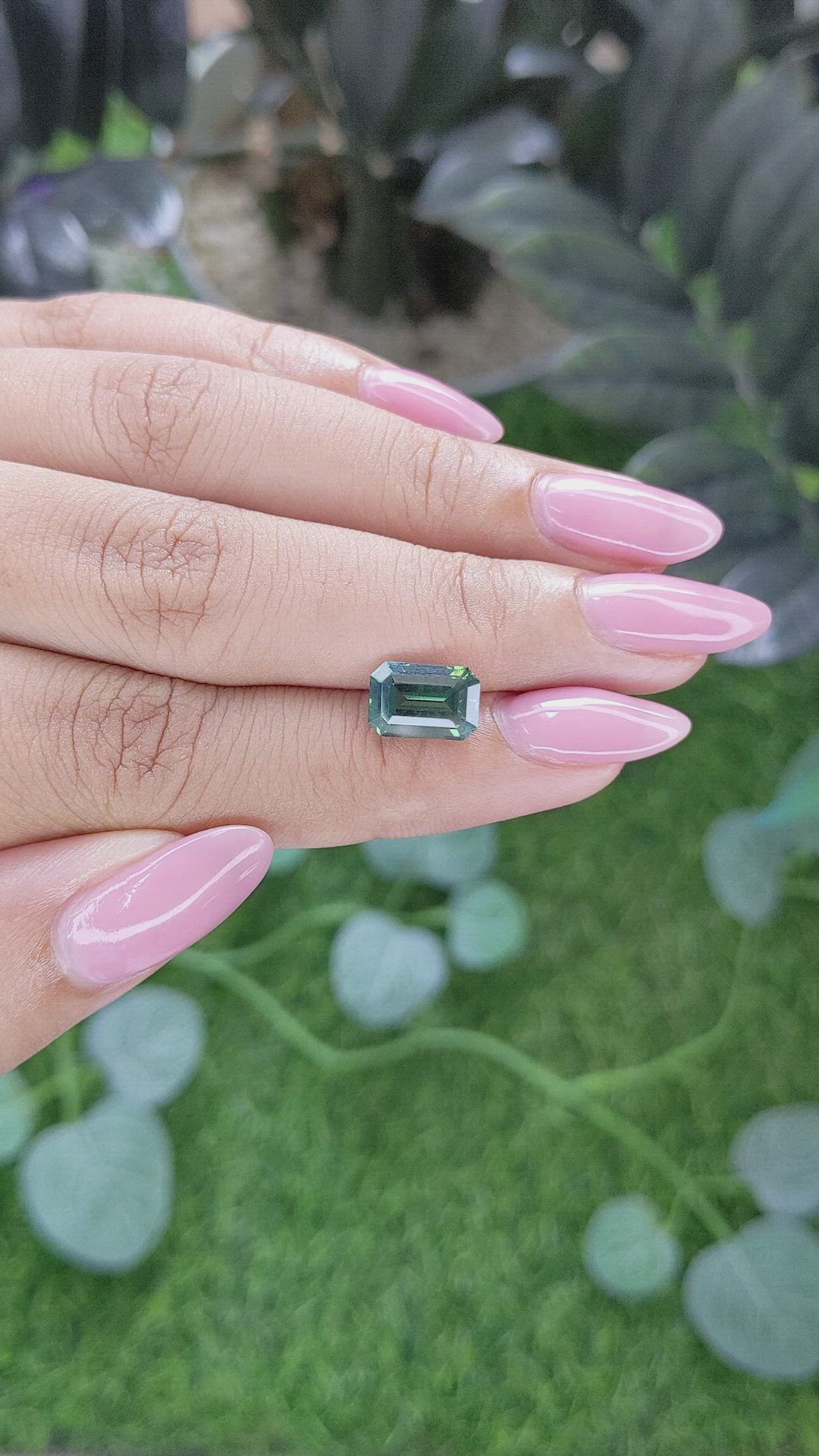 3.15 Ct. Green Sapphire from Ceylon (Sri Lanka) Size Video