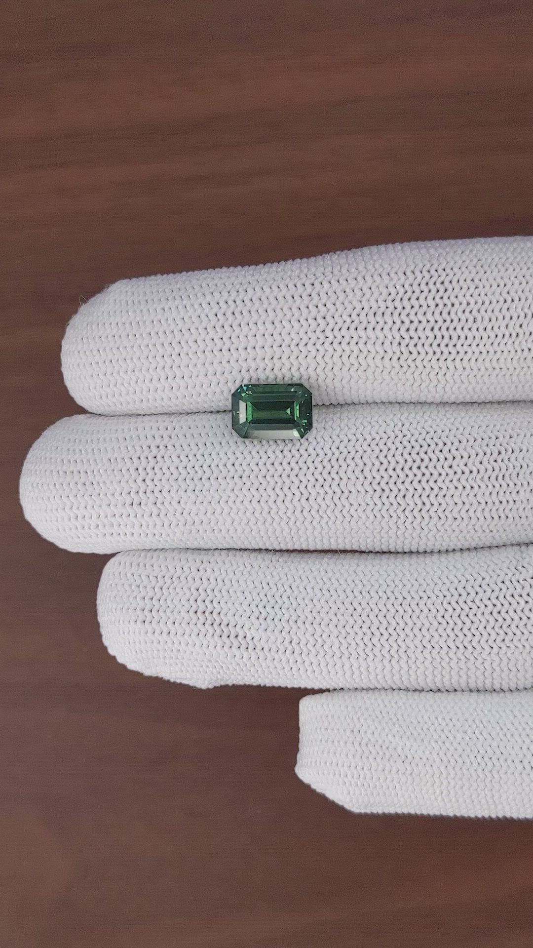 3.15 Ct. Green Sapphire from Ceylon (Sri Lanka) Size Video