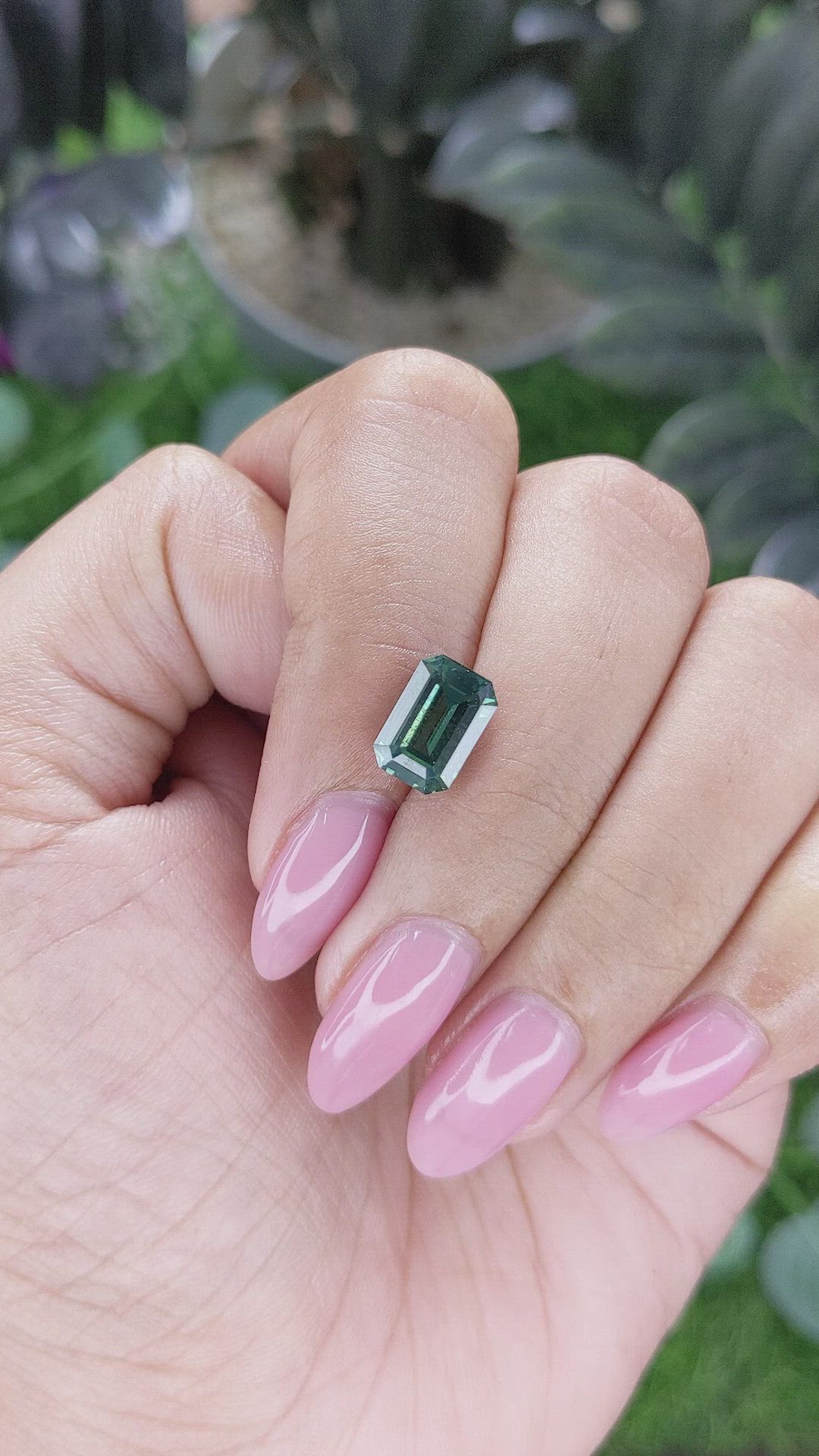 3.15 Ct. Green Sapphire from Ceylon (Sri Lanka) Size Video