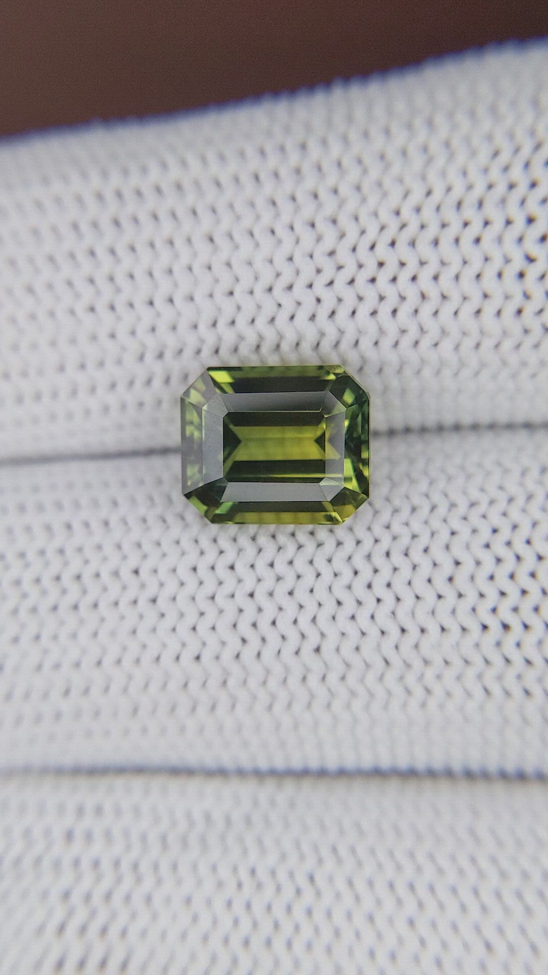 5.02 Ct. Yellowish Green Sapphire from Ceylon (Sri Lanka) Size Video
