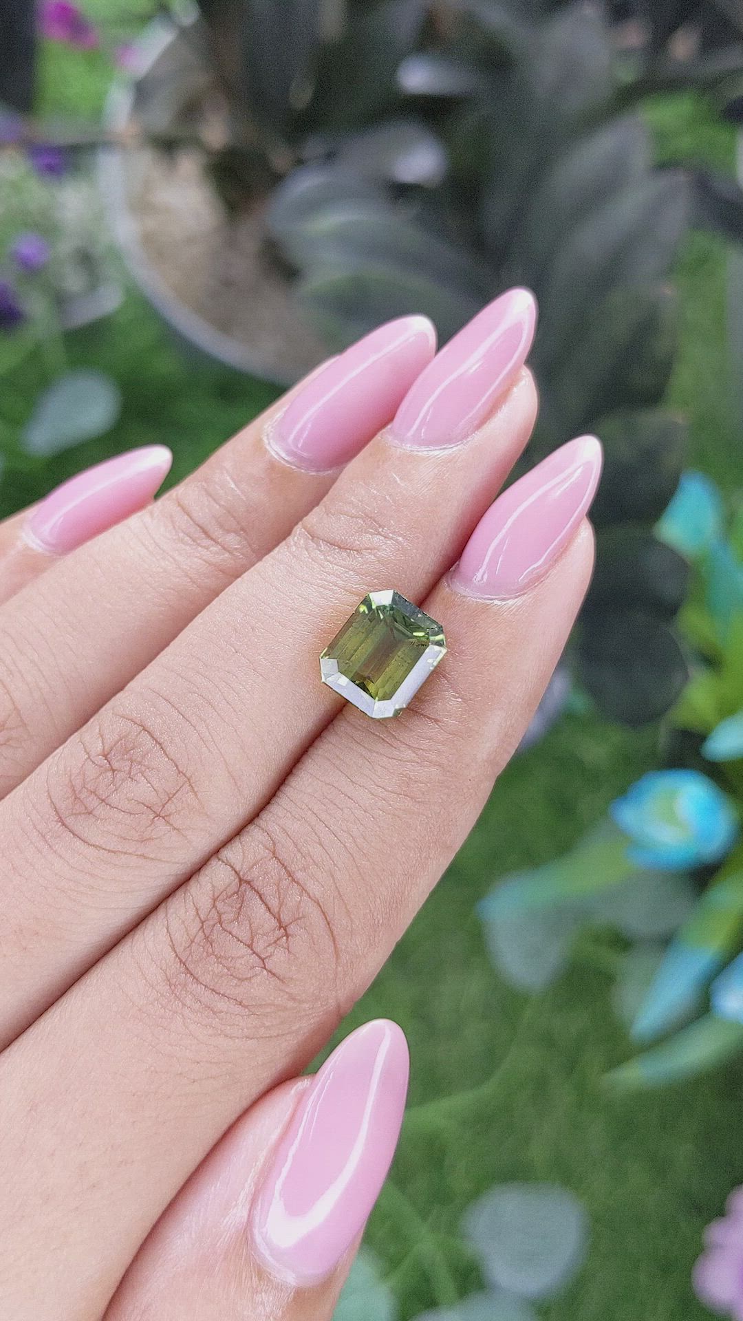 5.02 Ct. Yellowish Green Sapphire from Ceylon (Sri Lanka) Size Video