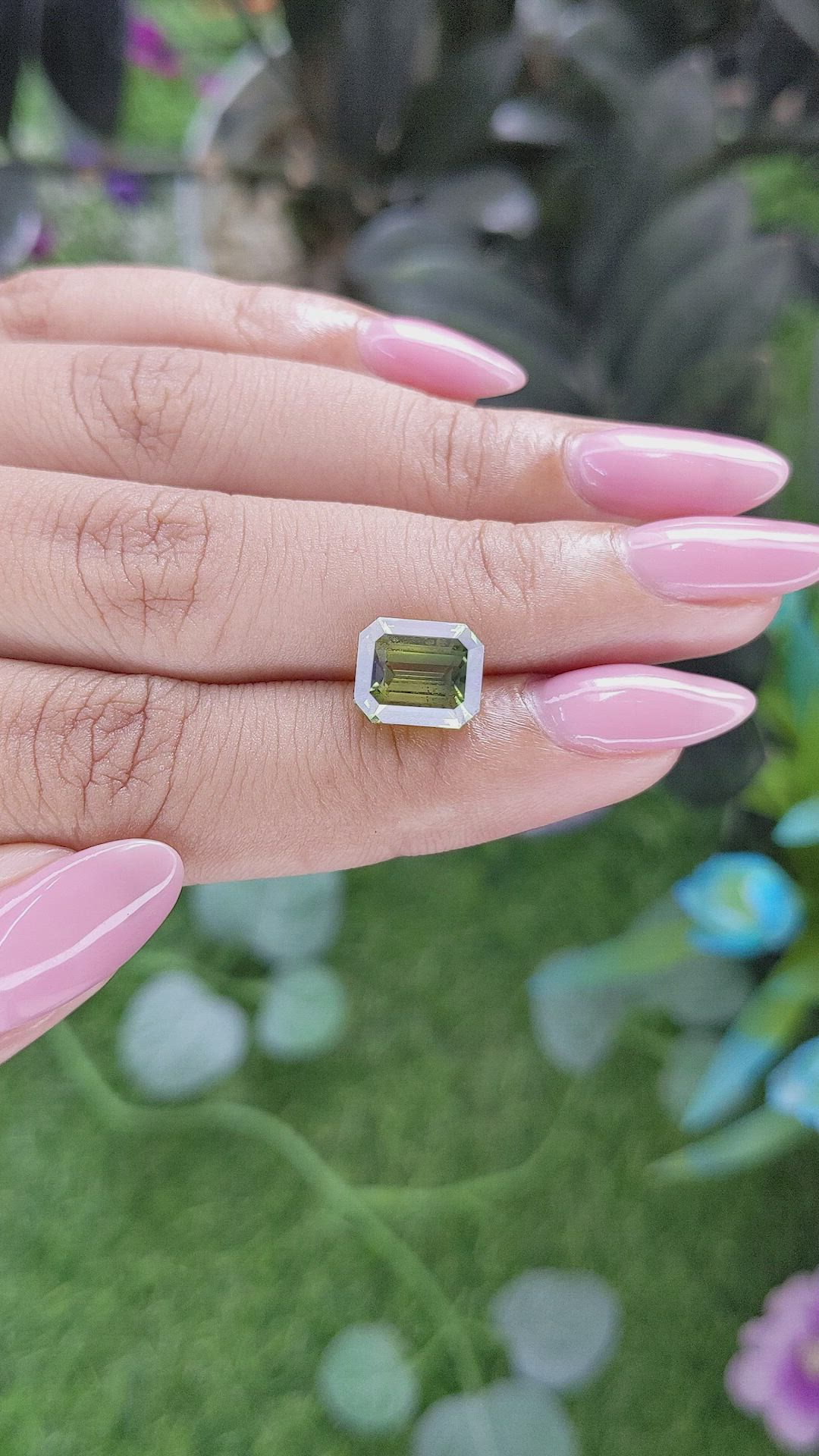 5.02 Ct. Yellowish Green Sapphire from Ceylon (Sri Lanka) Size Video