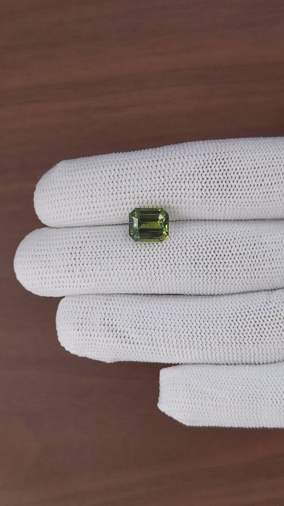 5.02 Ct. Yellowish Green Sapphire from Ceylon (Sri Lanka) Size Video