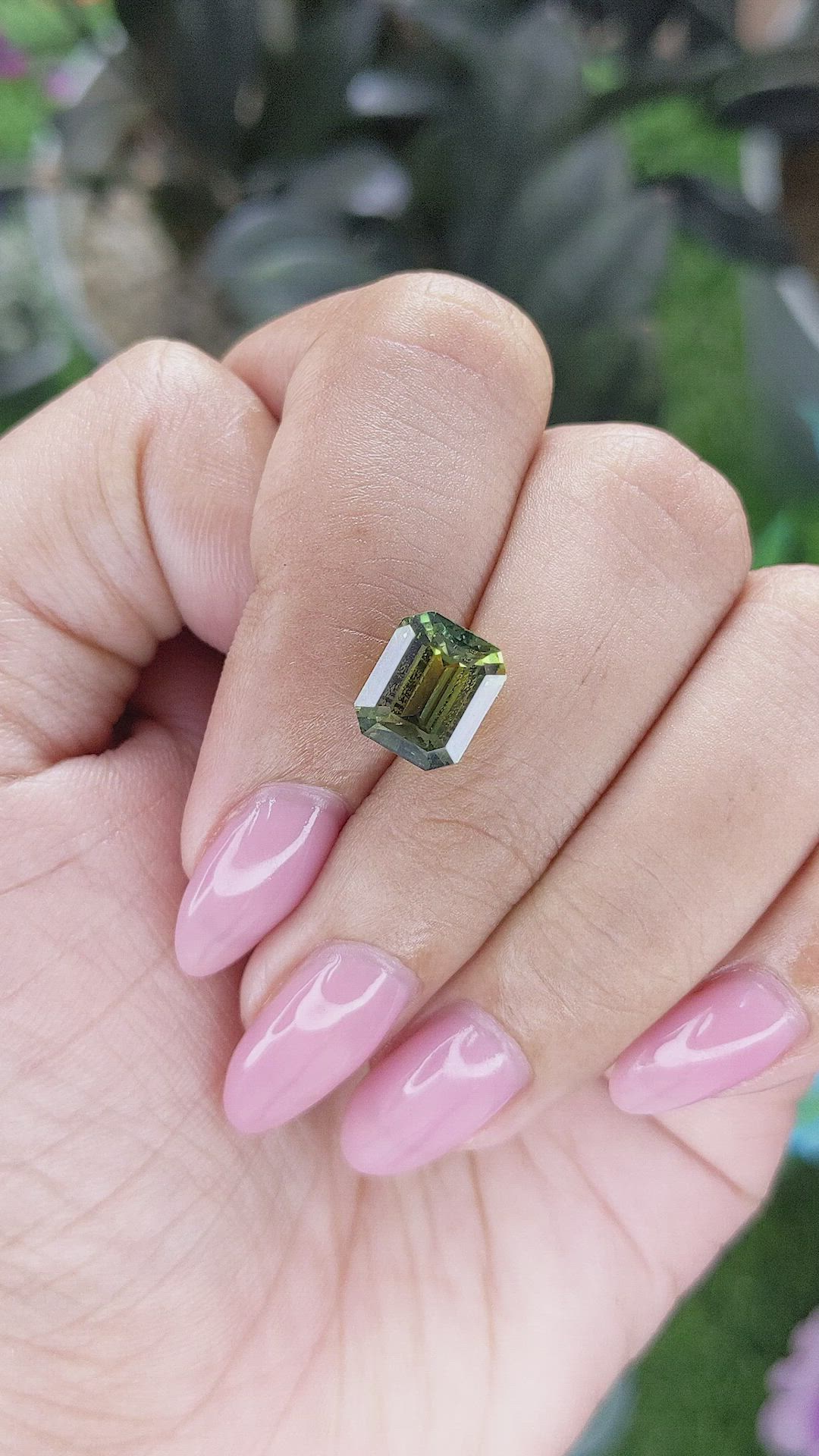 5.02 Ct. Yellowish Green Sapphire from Ceylon (Sri Lanka) Size Video