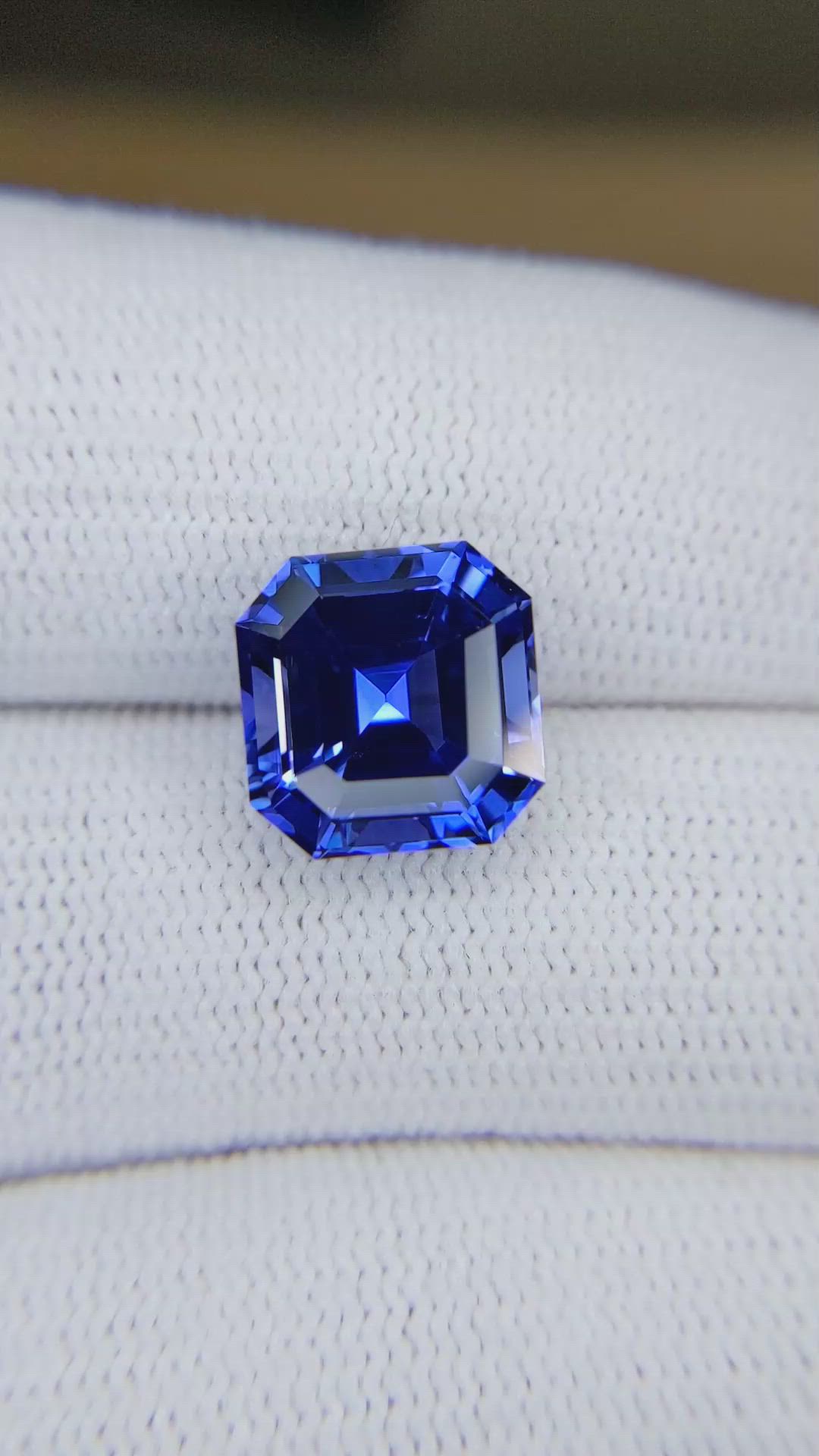 7.25 Ct. Blue Sapphire from Ceylon (Sri Lanka) Size Video
