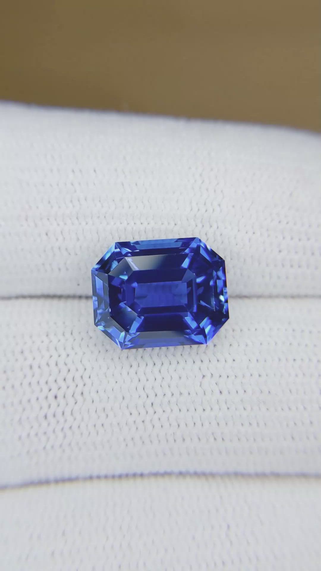 7.94 Ct. Blue Sapphire from Ceylon (Sri Lanka) Size Video