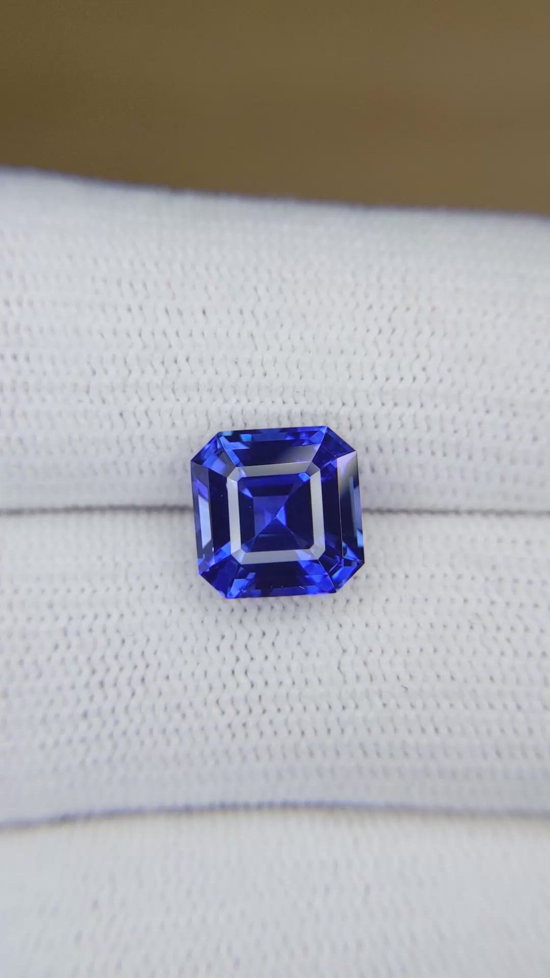5.03 Ct. Blue Sapphire from Ceylon (Sri Lanka) Size Video