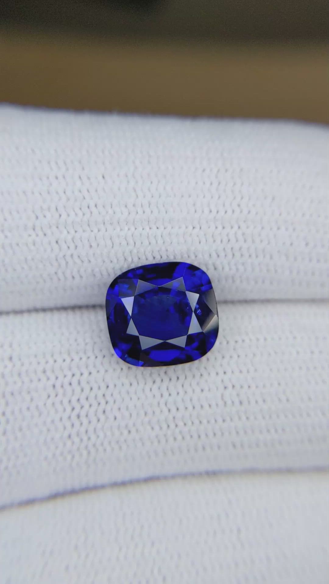 4.82 Ct. Blue Sapphire from Ceylon (Sri Lanka) Size Video