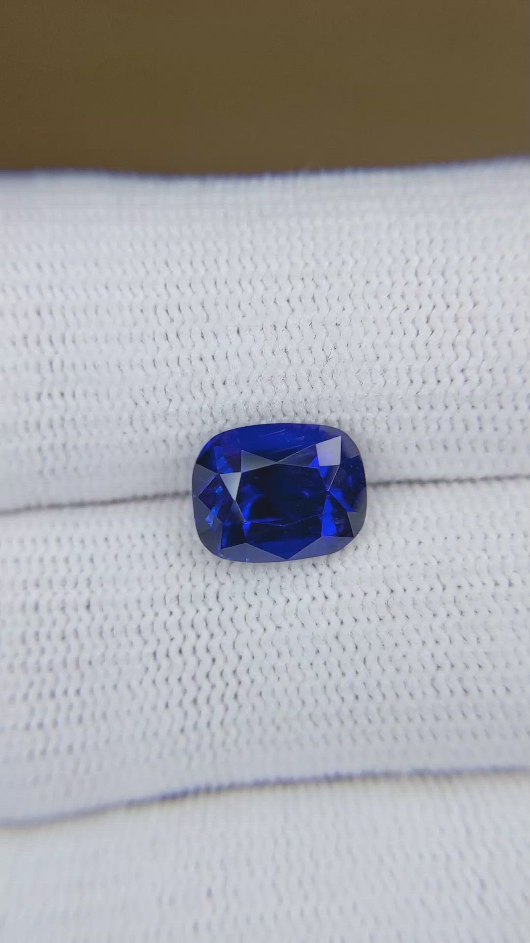 3.98 Ct. Blue Sapphire from Ceylon (Sri Lanka) Size Video