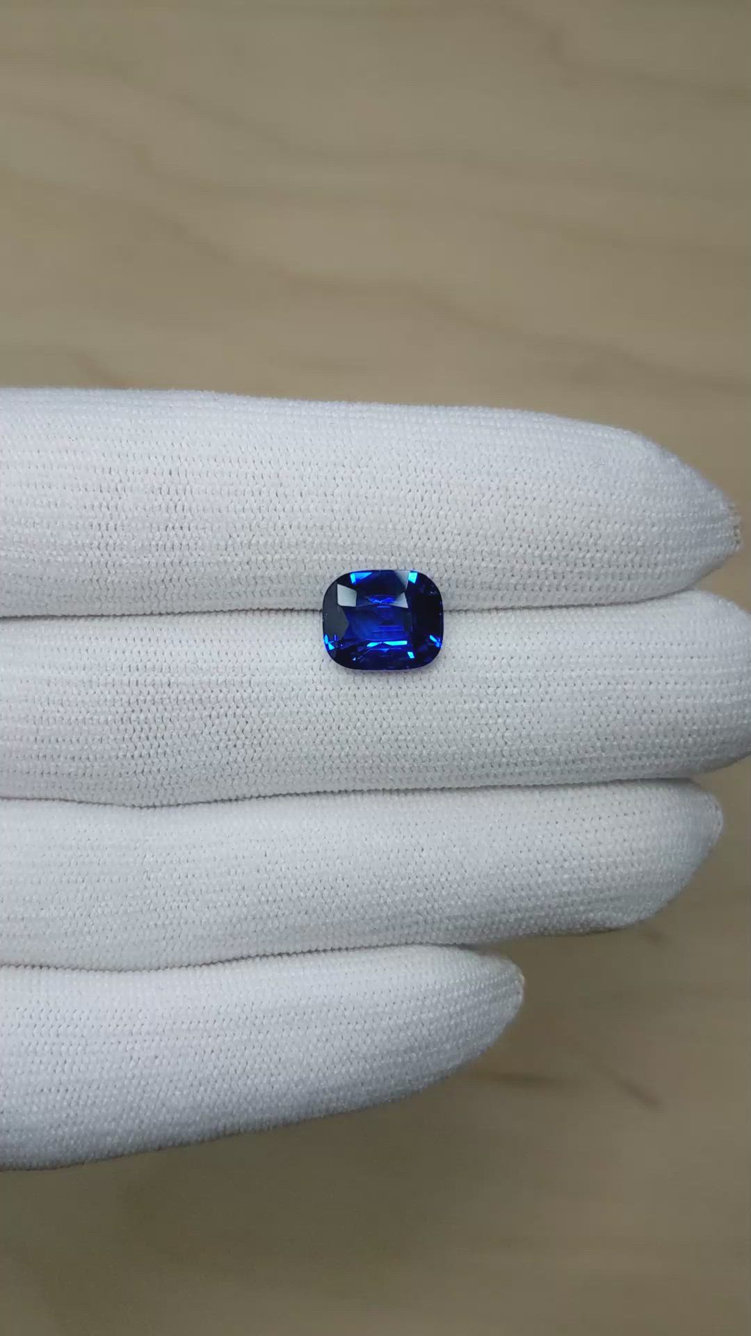 5.04 Ct. Blue Sapphire from Ceylon (Sri Lanka) Size Video