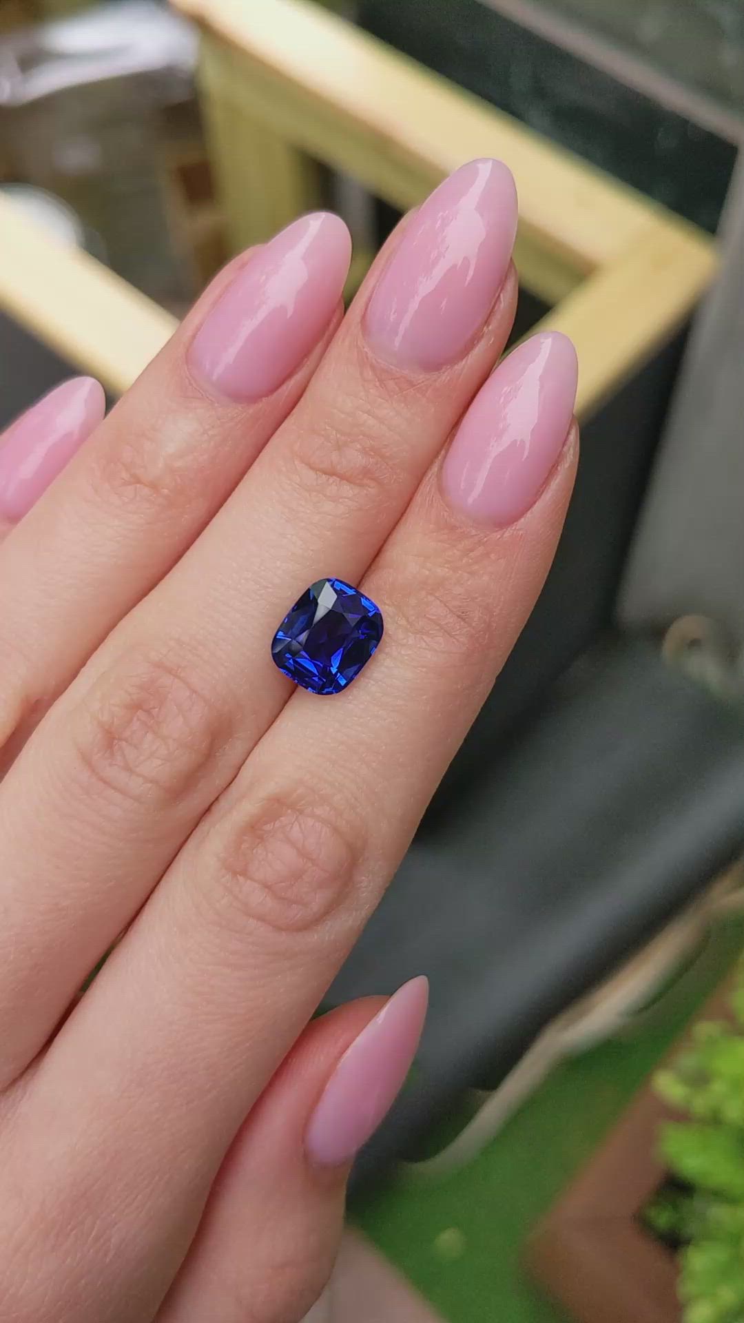 5.04 Ct. Blue Sapphire from Ceylon (Sri Lanka) Size Video