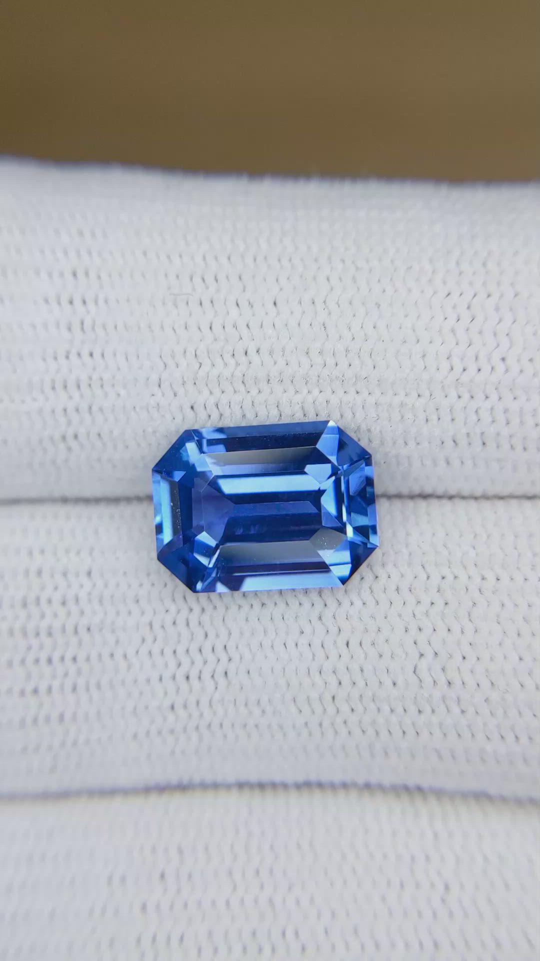 5.79 Ct. Blue Sapphire from Ceylon (Sri Lanka) Size Video