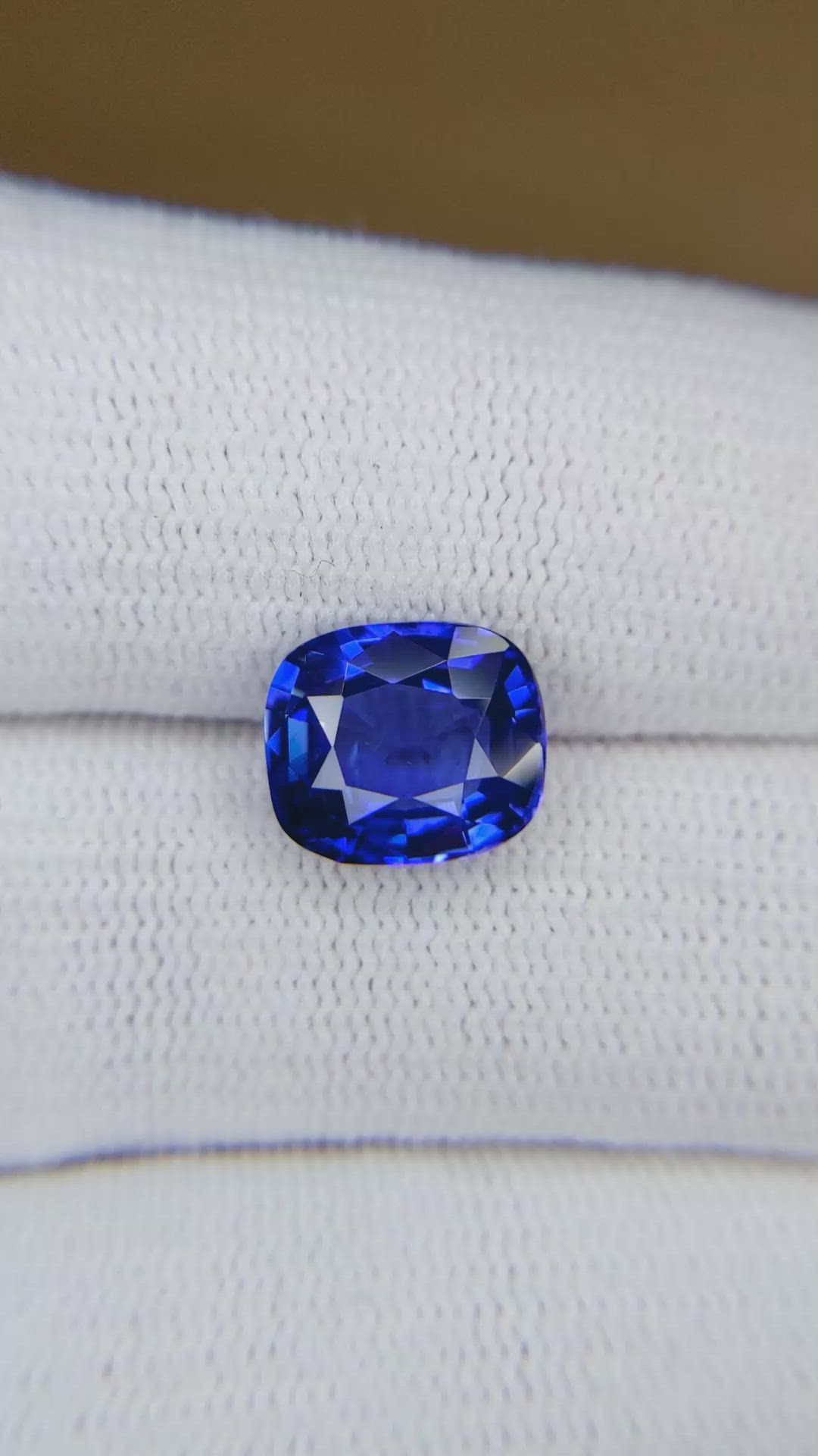4.13 Ct. Blue Sapphire from Ceylon (Sri Lanka) Size Video