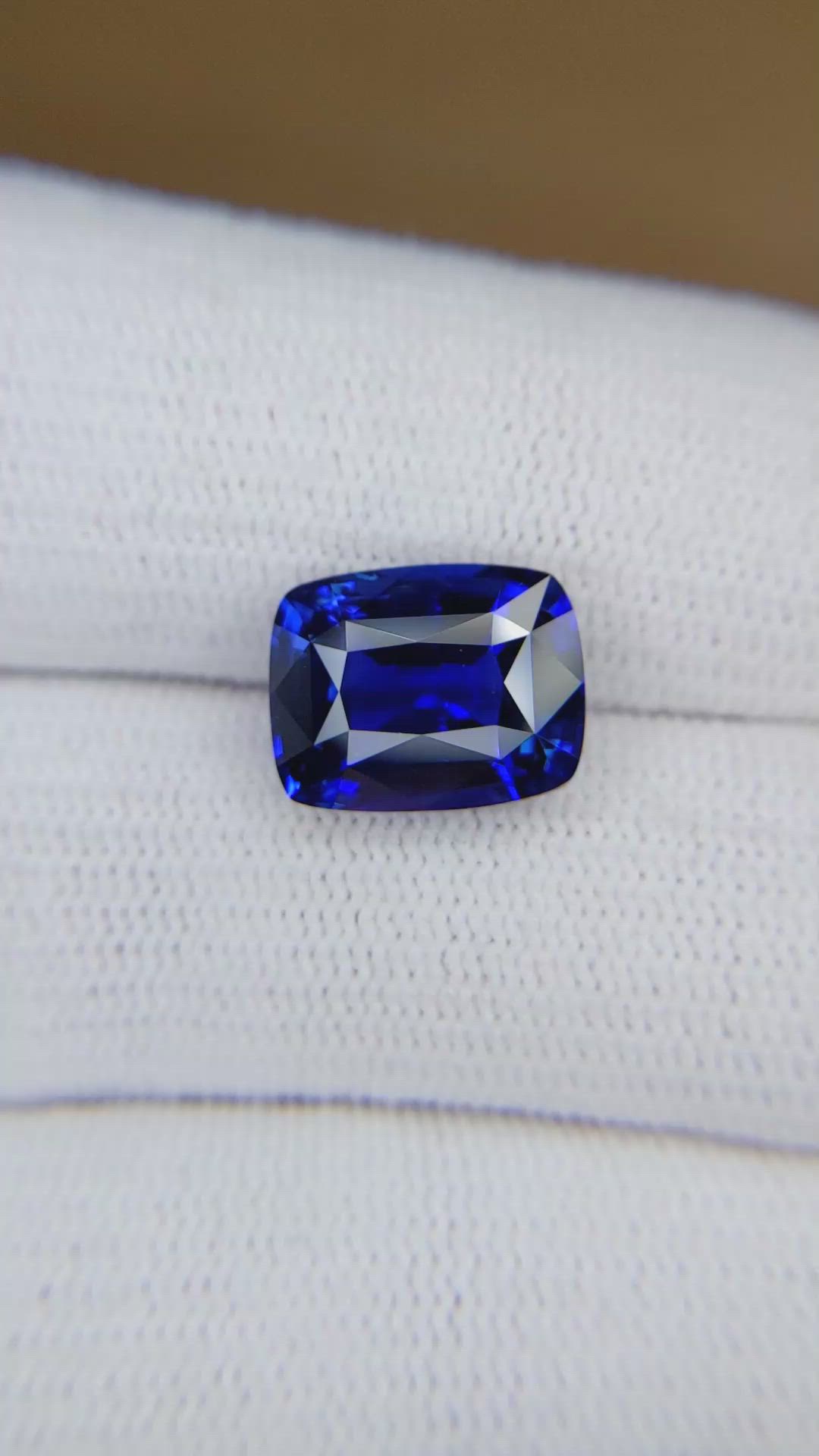6.46 Ct. Blue Sapphire from Ceylon (Sri Lanka) Size Video