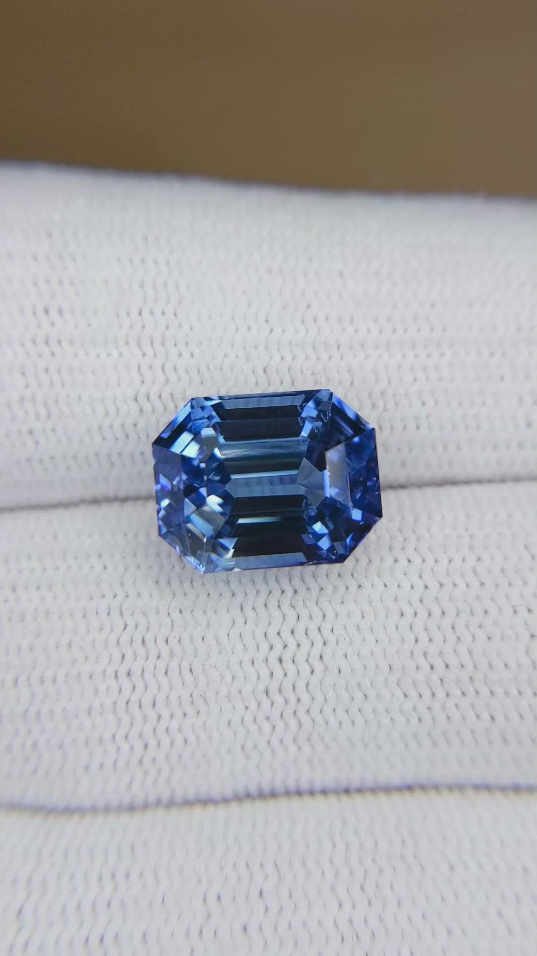 9.32 Ct. Blue Sapphire from Ceylon (Sri Lanka) Size Video