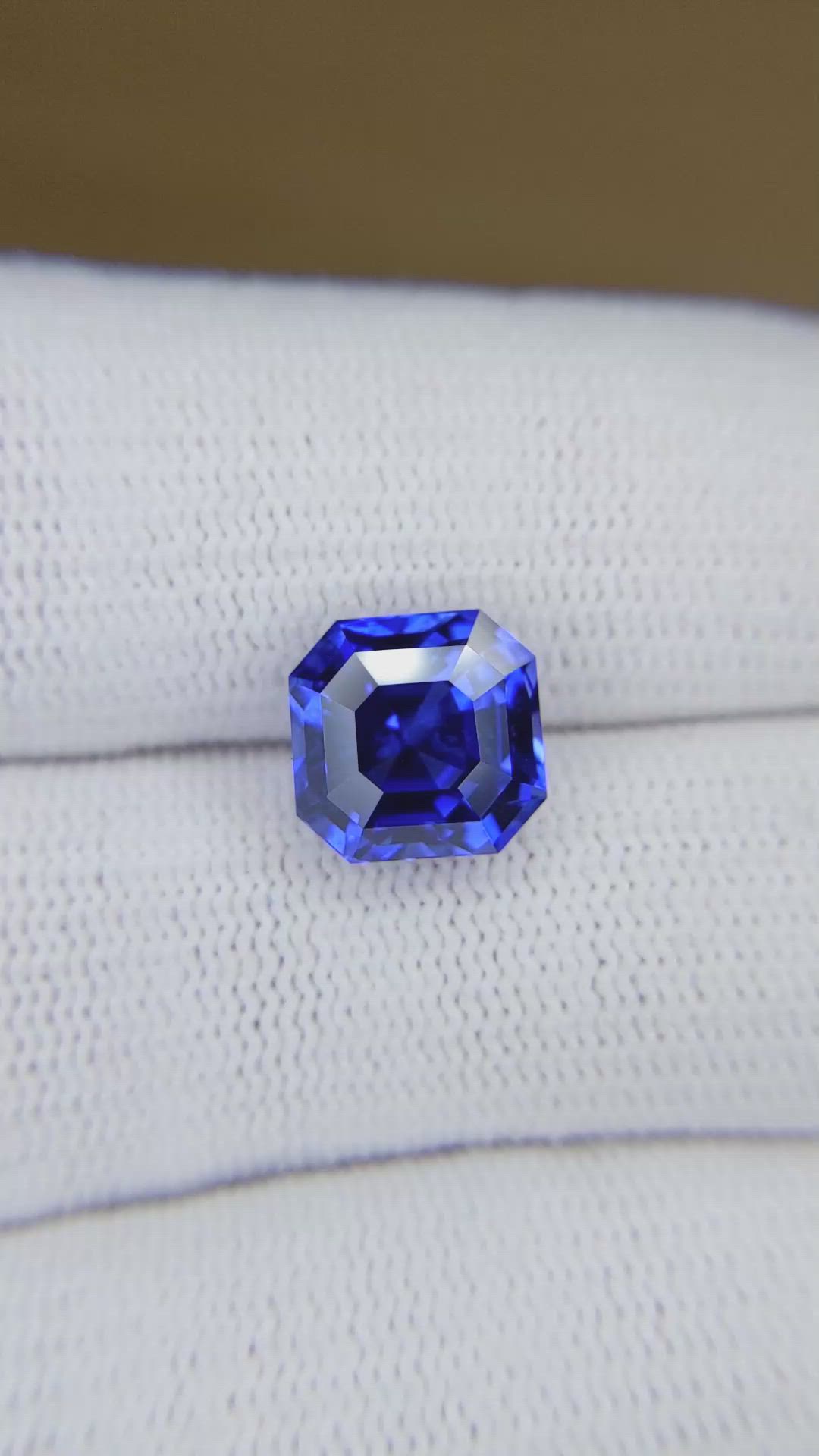 5.63 Ct. Blue Sapphire from Ceylon (Sri Lanka) Size Video