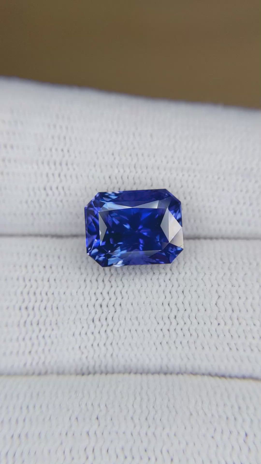 6.13 Ct. Blue Sapphire from Ceylon (Sri Lanka) Size Video